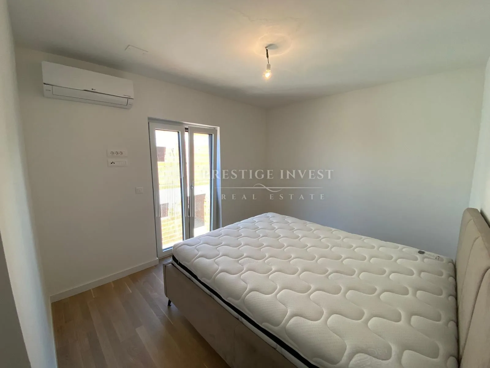 diklo- trosoban penthouse s krovnom terasom i pogledom na more - slika 12