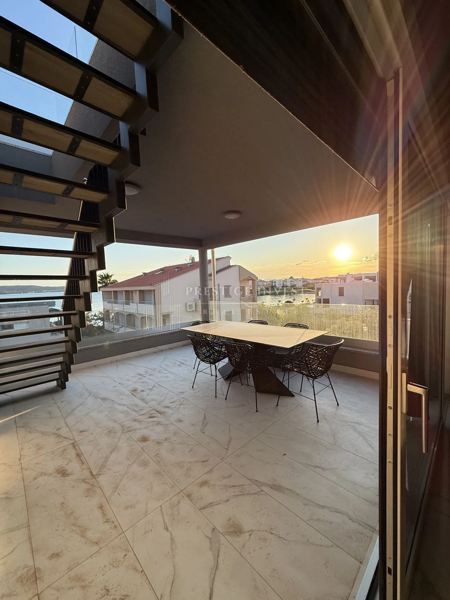 ekskluzivan penthouse- drugi red od plaže - slika 10