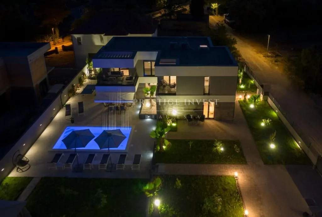 zaton - luksuzna vila s bazenom i dvorištem - slika 4