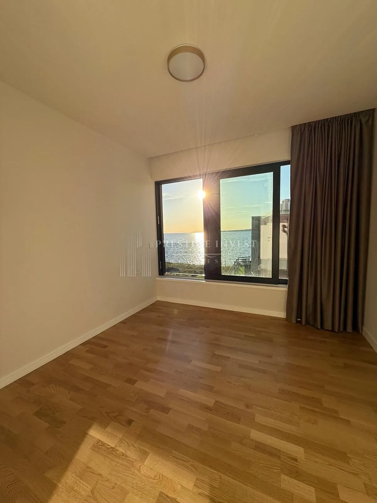 penthouse - s8- trosoban stan prvi red uz more - slika 28