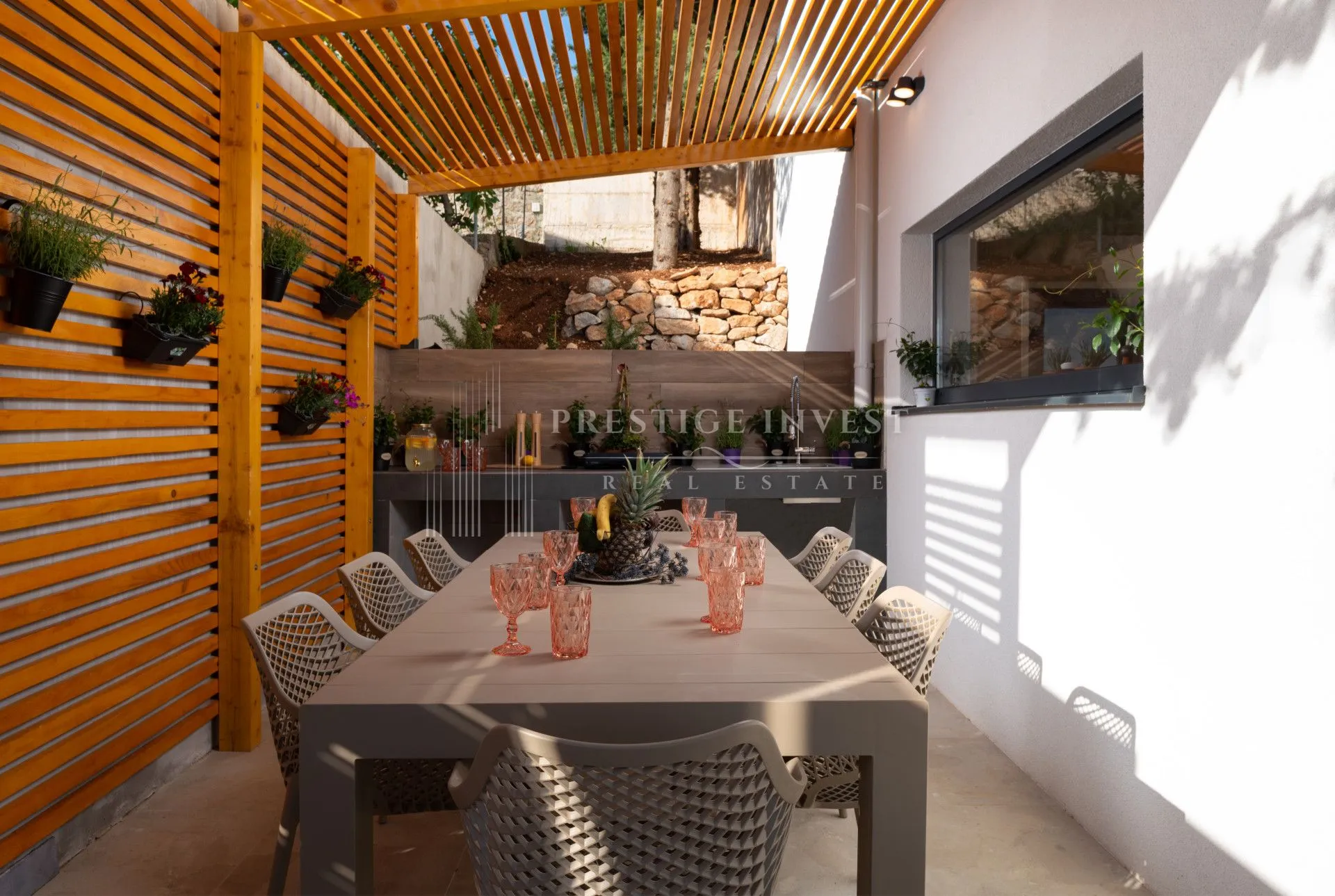 luksuzna vila s infinity bazenom- neometan pogled - slika 38