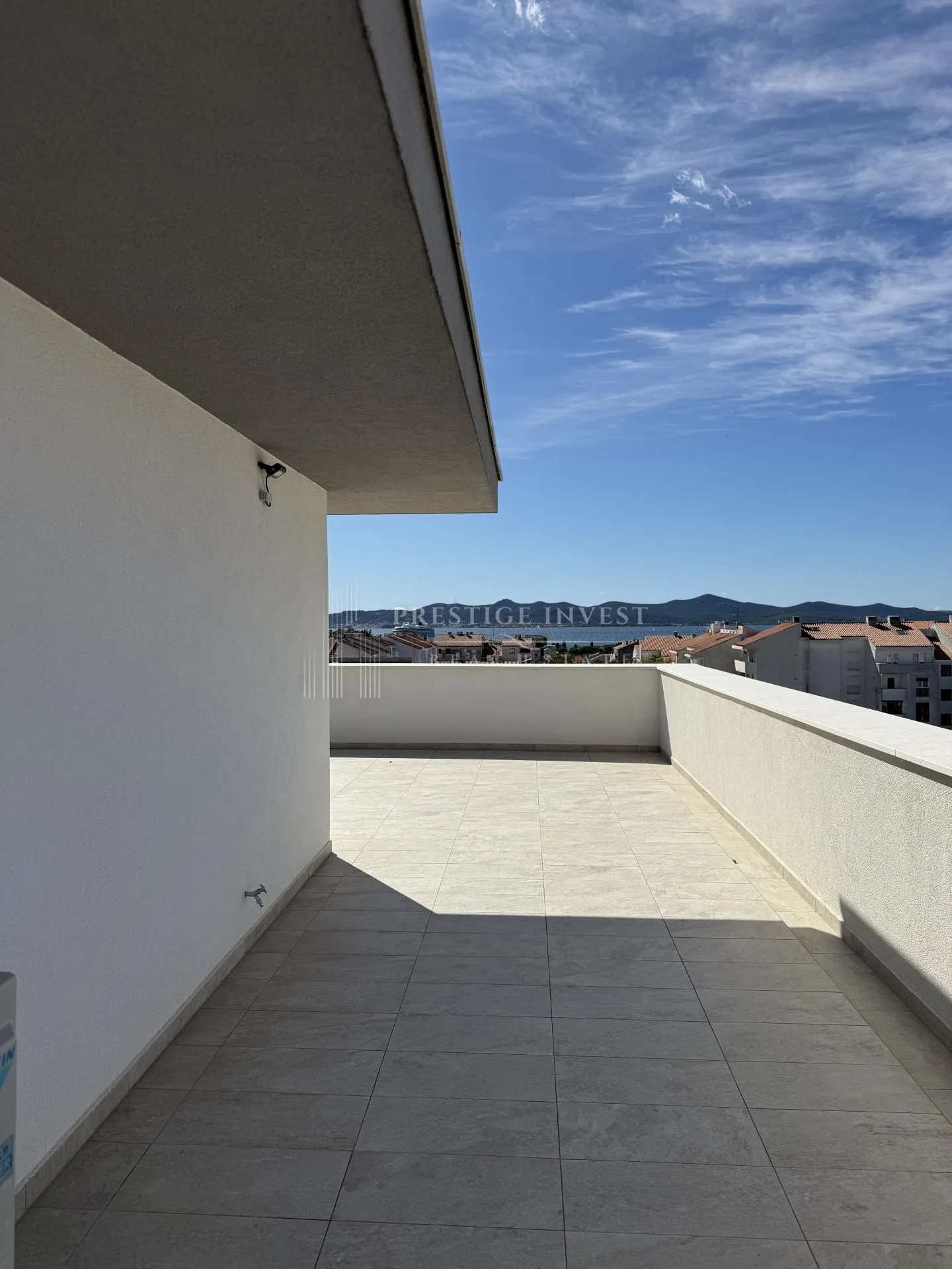 zadar-namješten trosoban penthouse s garažom - slika 4