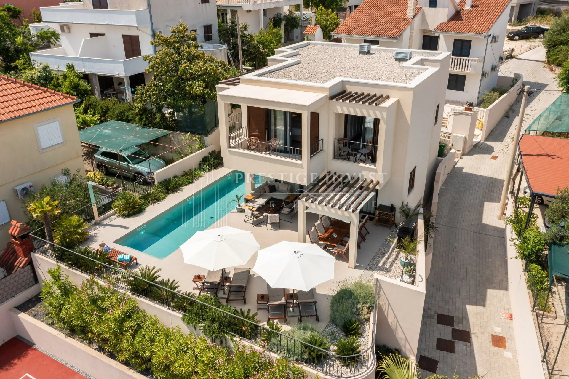 Luksuzna vila 2. red uz pješćanu plažu - Okrug Gornji, Okrug