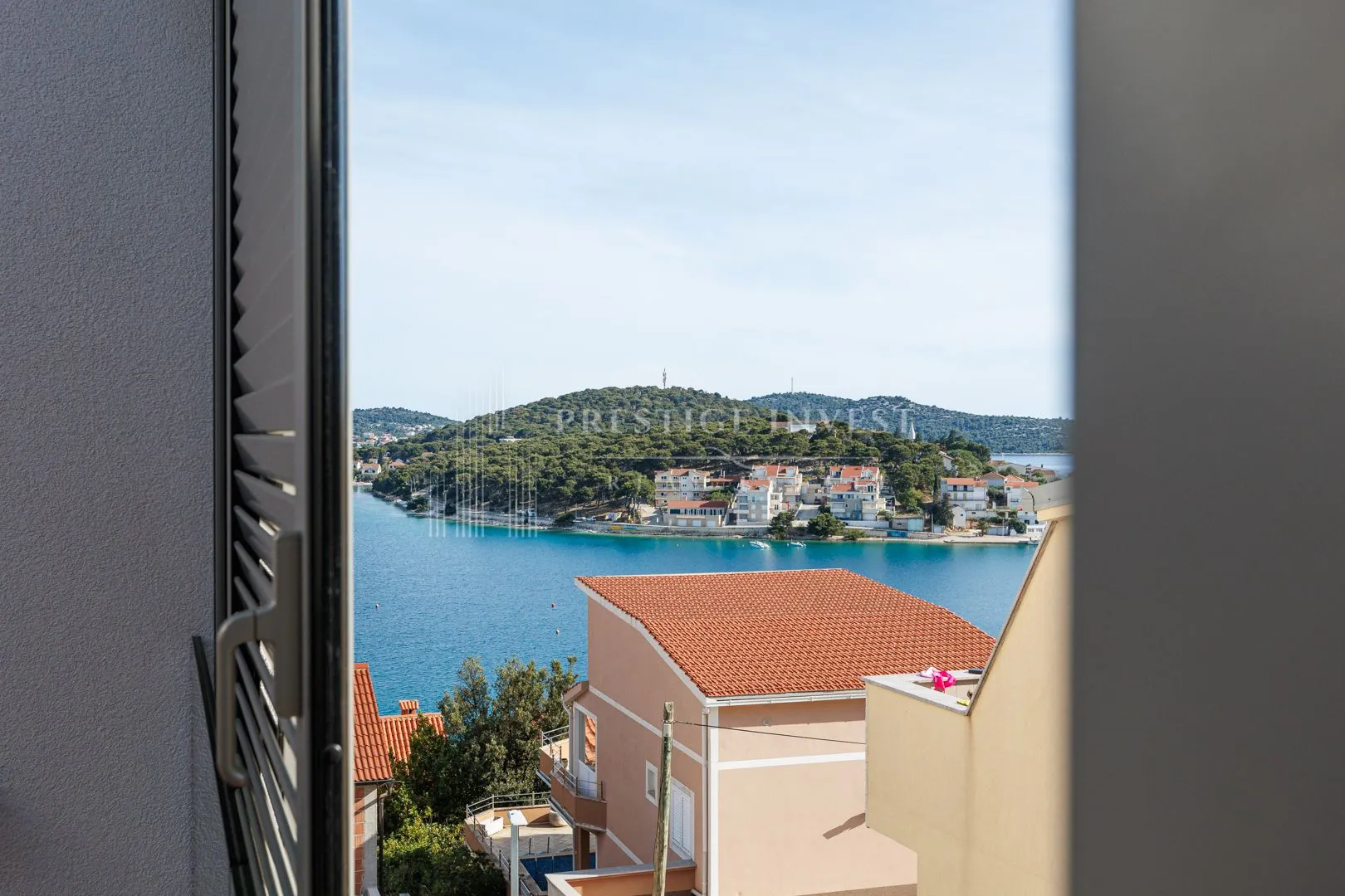 rogoznica- centar- luksuzan namješten penthouse - slika 41