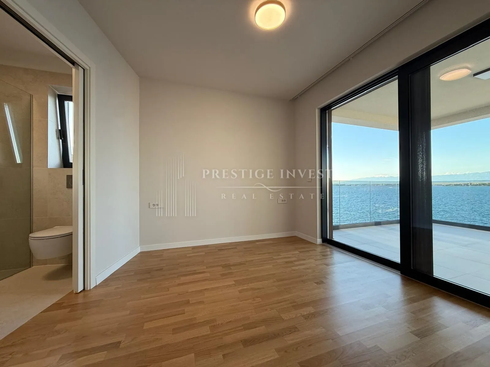 penthouse - s8- trosoban stan prvi red uz more - slika 32
