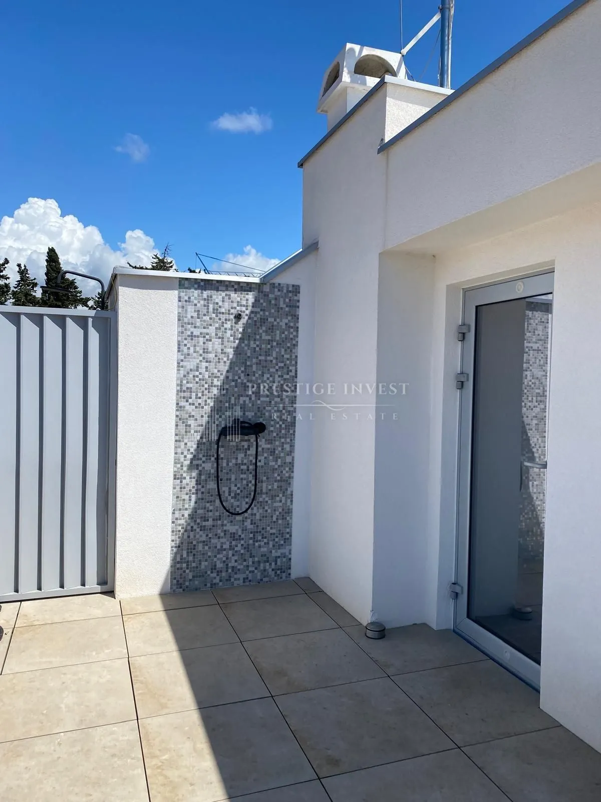 diklo- trosoban penthouse s krovnom terasom i pogledom na more - slika 4
