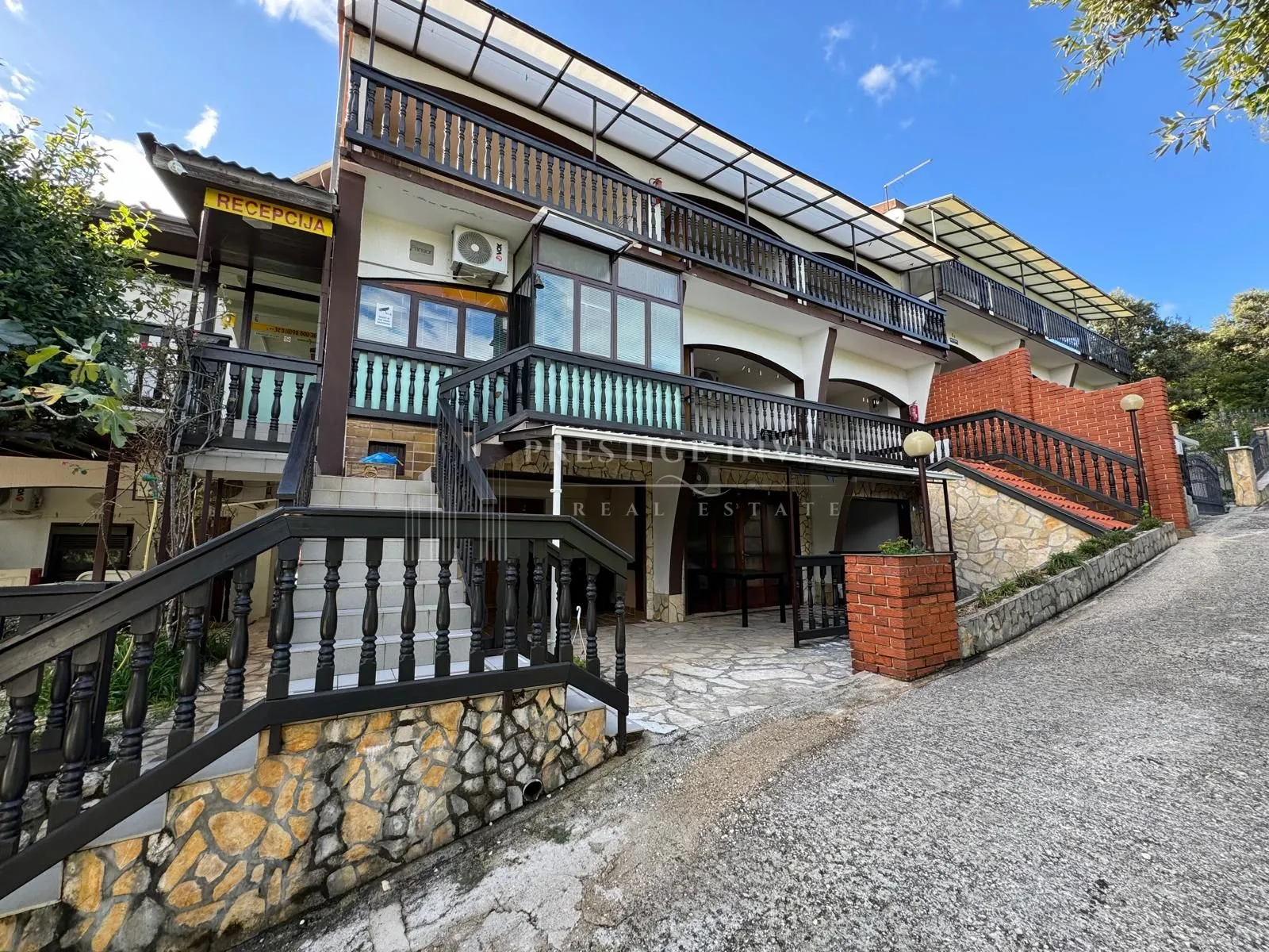 posedarje-turistička zgrada 40m od mora - slika 9