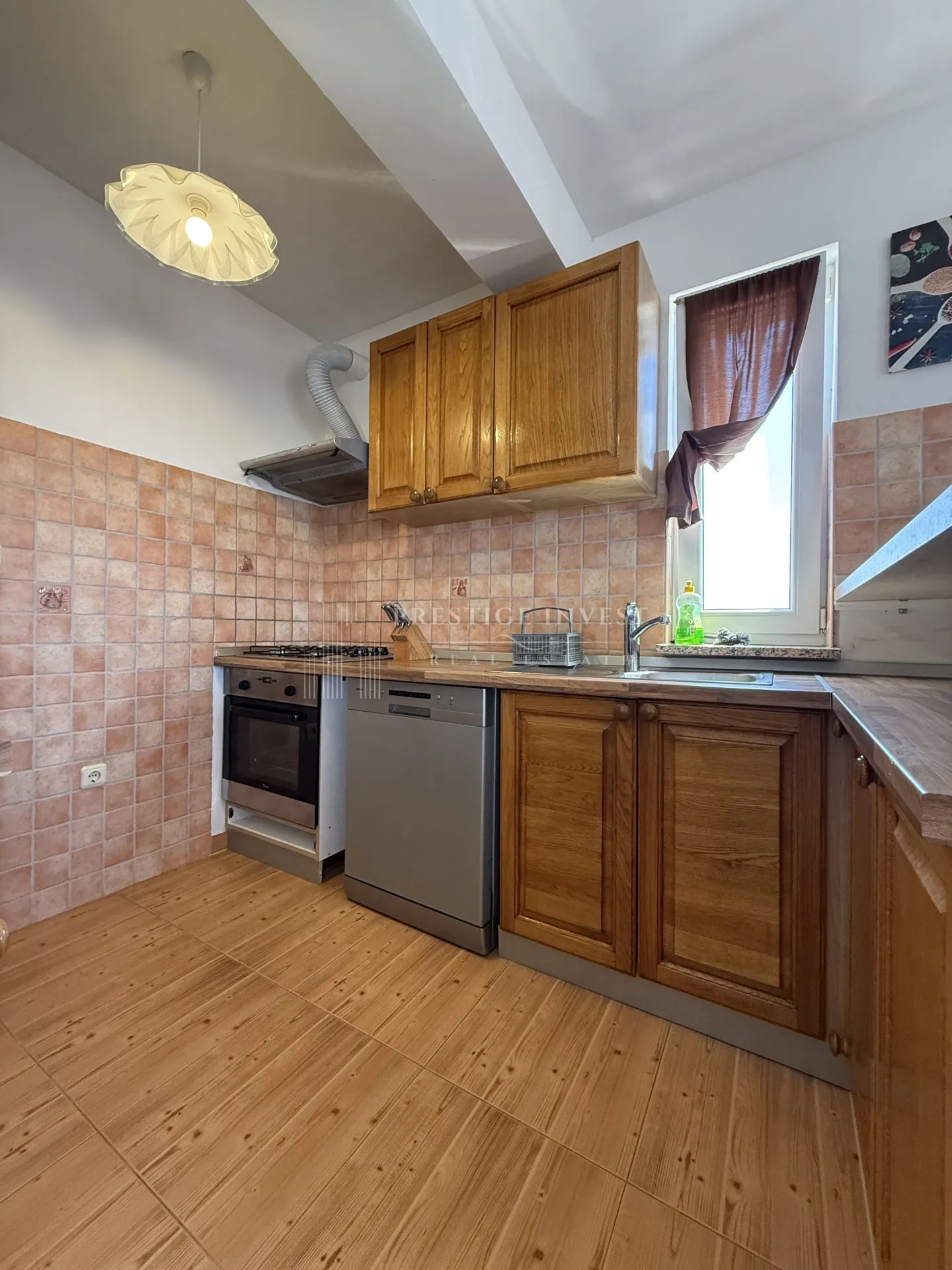 prvi red uz more- trosoban penthouse s krovnom terasom - slika 31