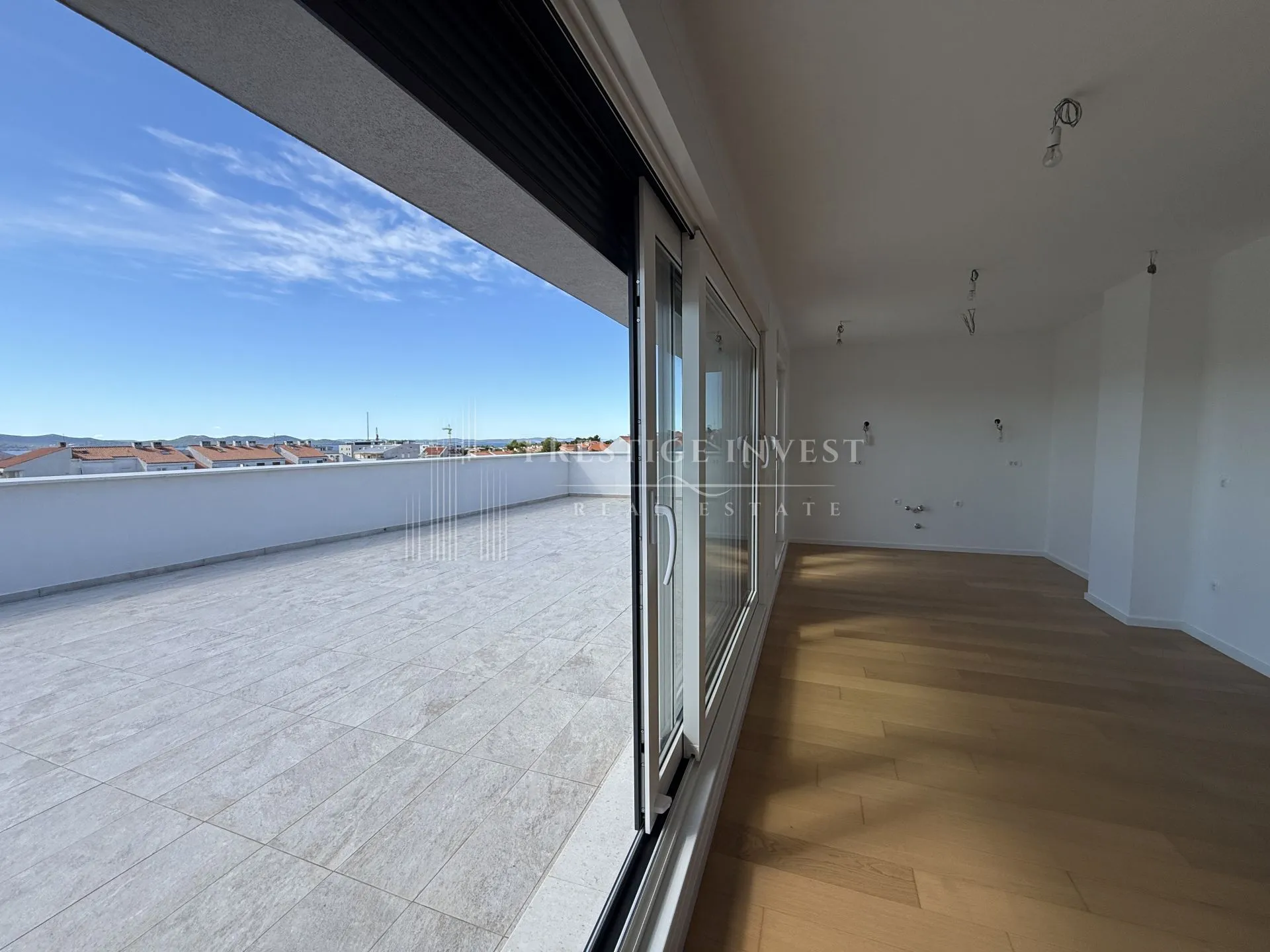 zadar-namješten trosoban penthouse s garažom - slika 7