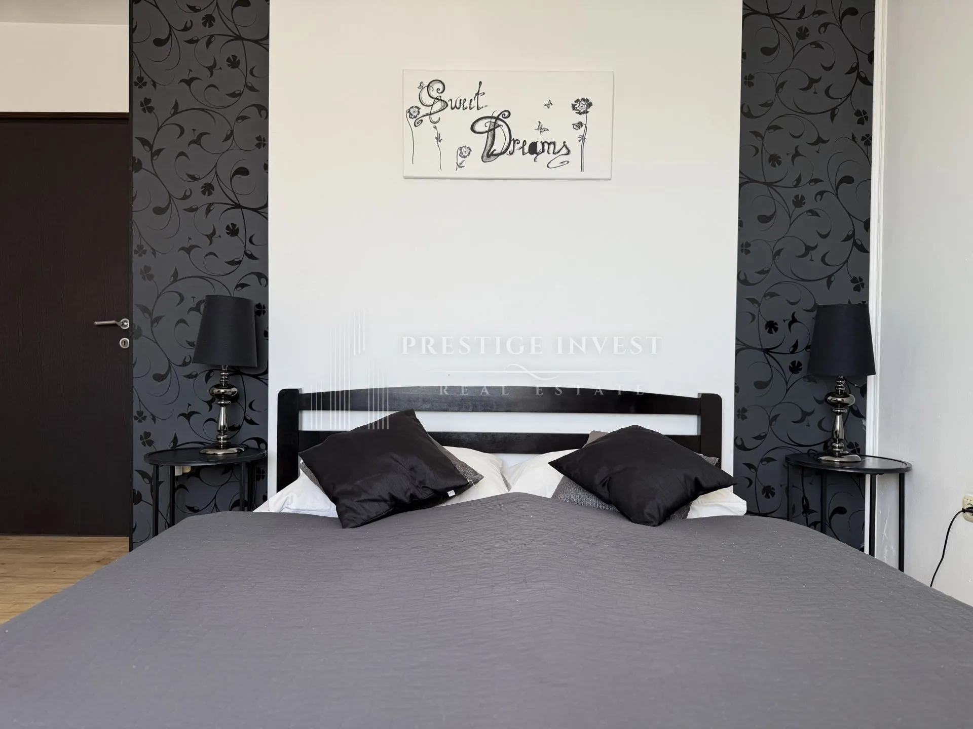 prvi red uz more- trosoban penthouse s krovnom terasom - slika 60