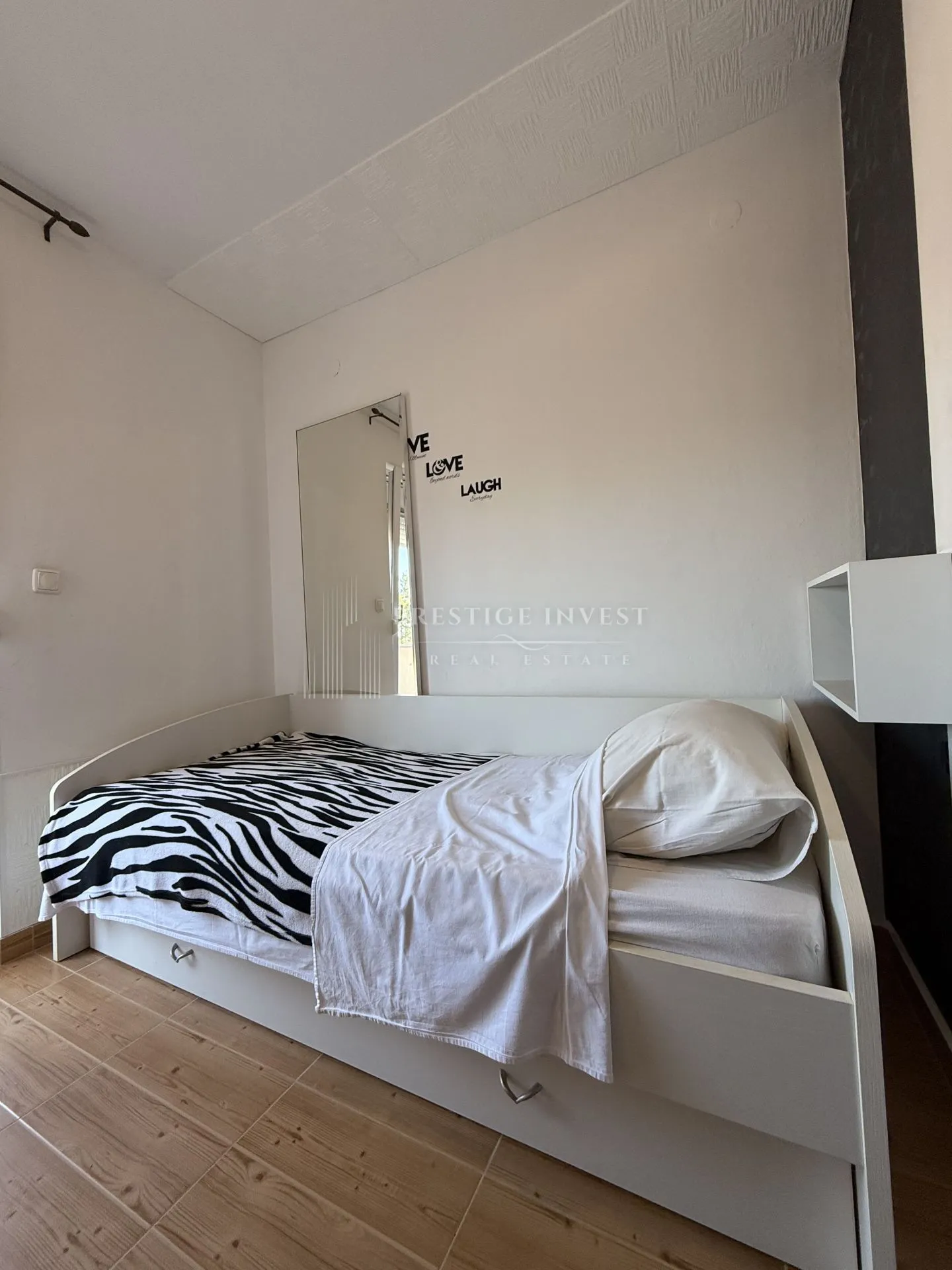 prvi red uz more- trosoban penthouse s krovnom terasom - slika 42