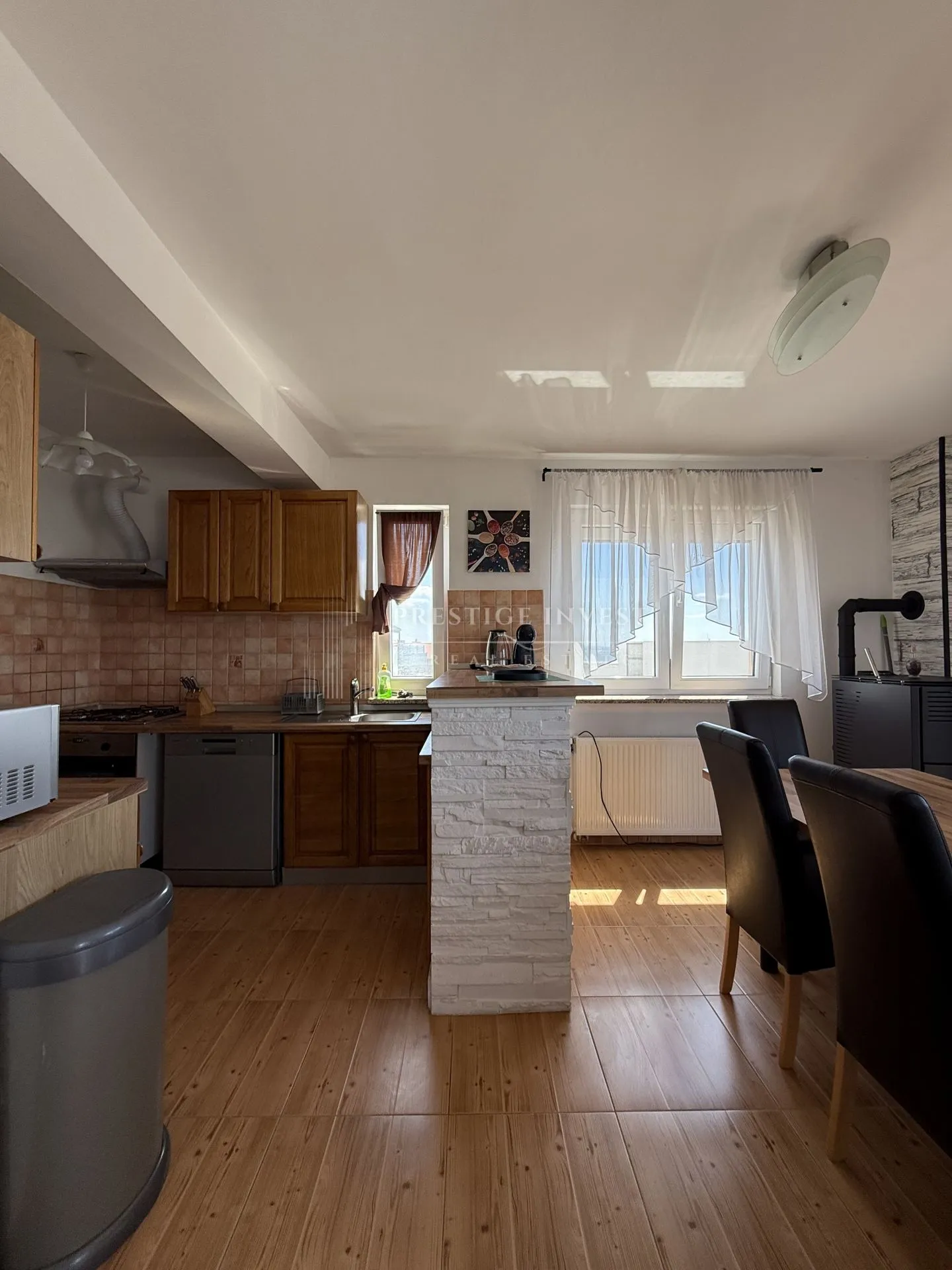 prvi red uz more- trosoban penthouse s krovnom terasom - slika 28