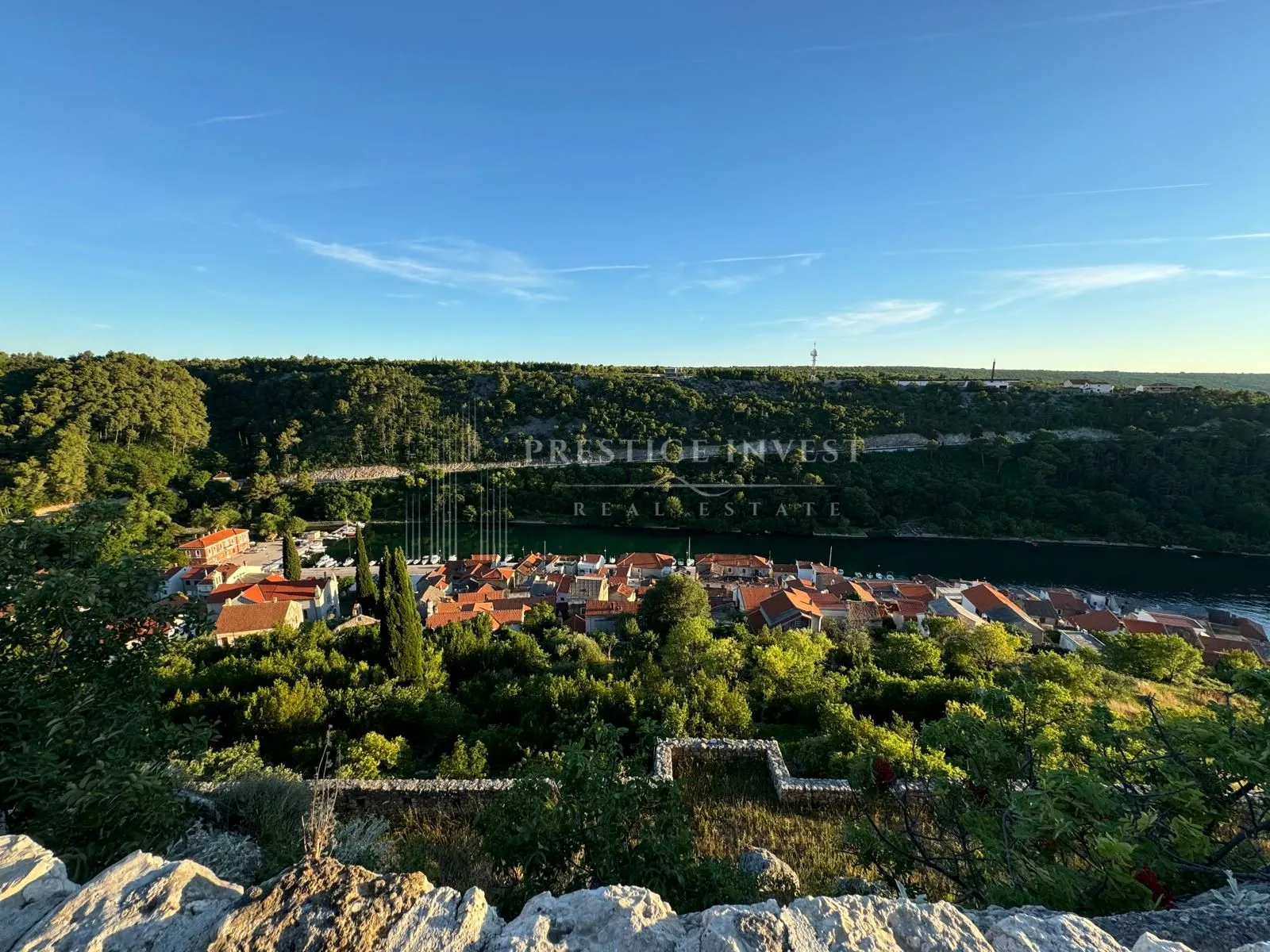 PRILIKA- GRAĐEVINSKO ZEMLJIŠTE- 4.000m2 - Novigrad