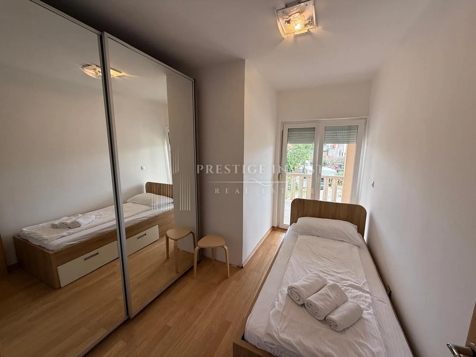 kuća s 3 stana - prvi red uz more - 580m2 - slika 45