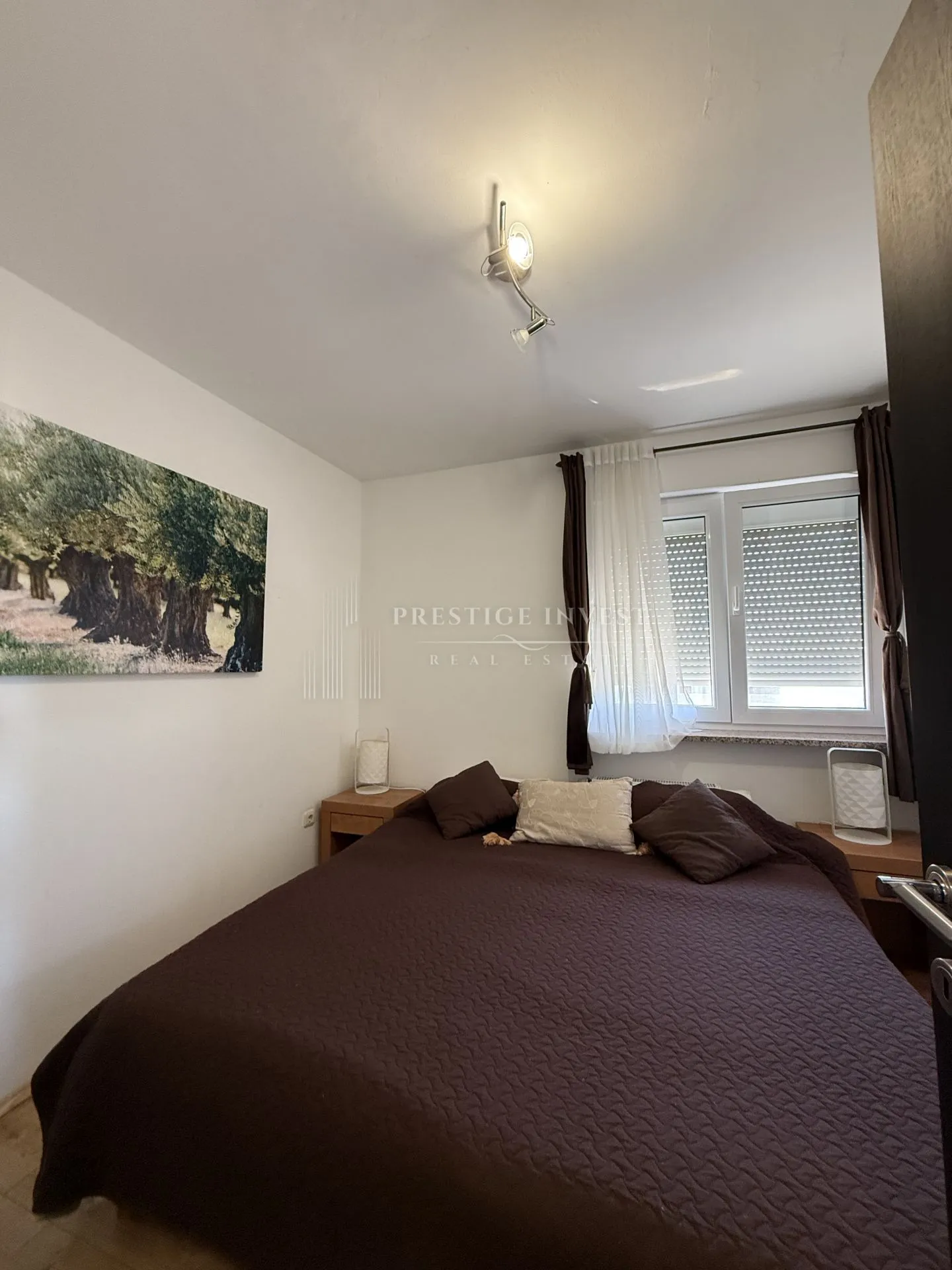 prvi red uz more- trosoban penthouse s krovnom terasom - slika 45