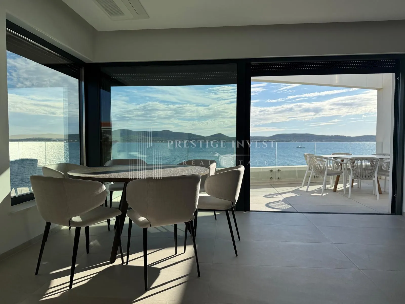LUKSUZAN PENTHOUSE S GARAŽOM- 1. red uz more - Sukošan