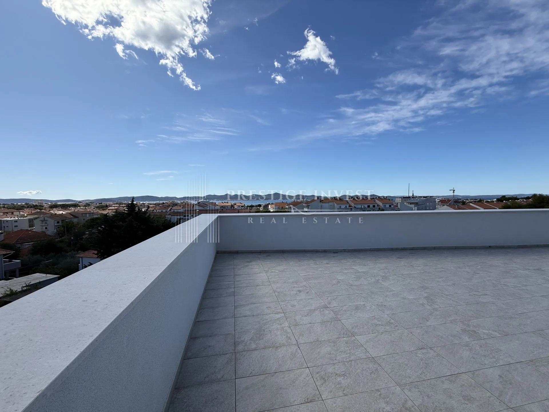 zadar-namješten trosoban penthouse s garažom - slika 9