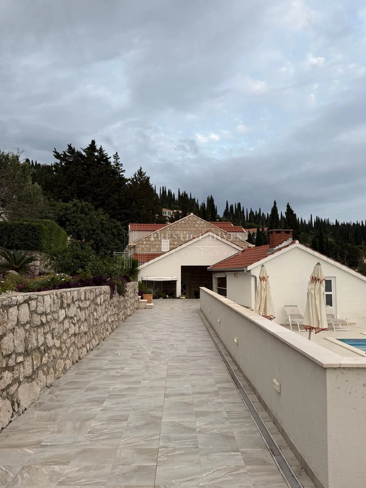 dubrovnik- prvi red uz more- jedinstvena prilika - slika 7