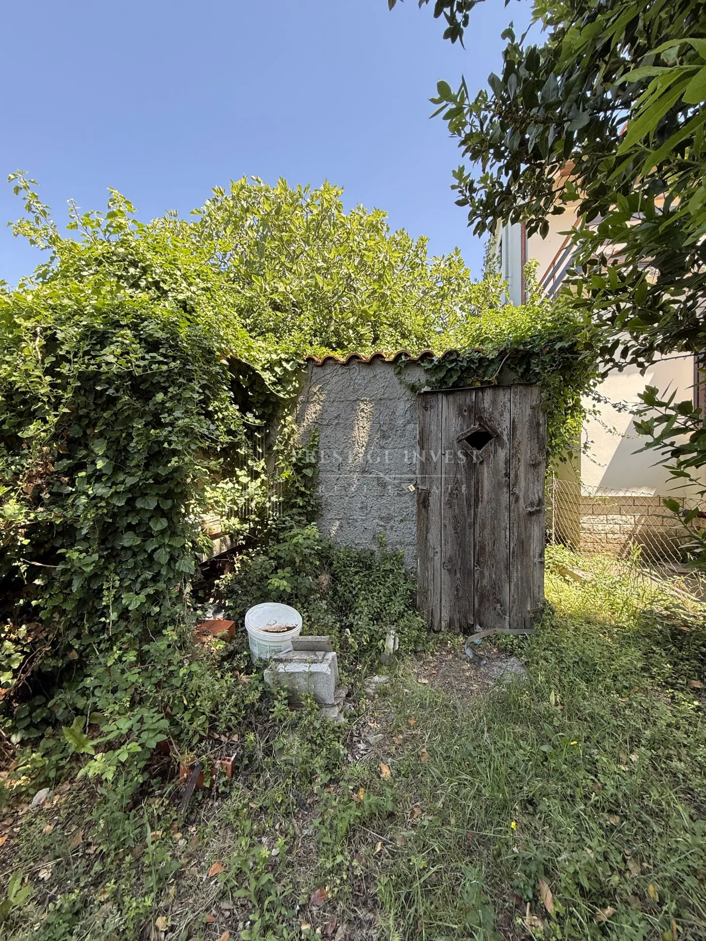 prvi red uz more- kuća s dvije stambene jedinice - slika 85