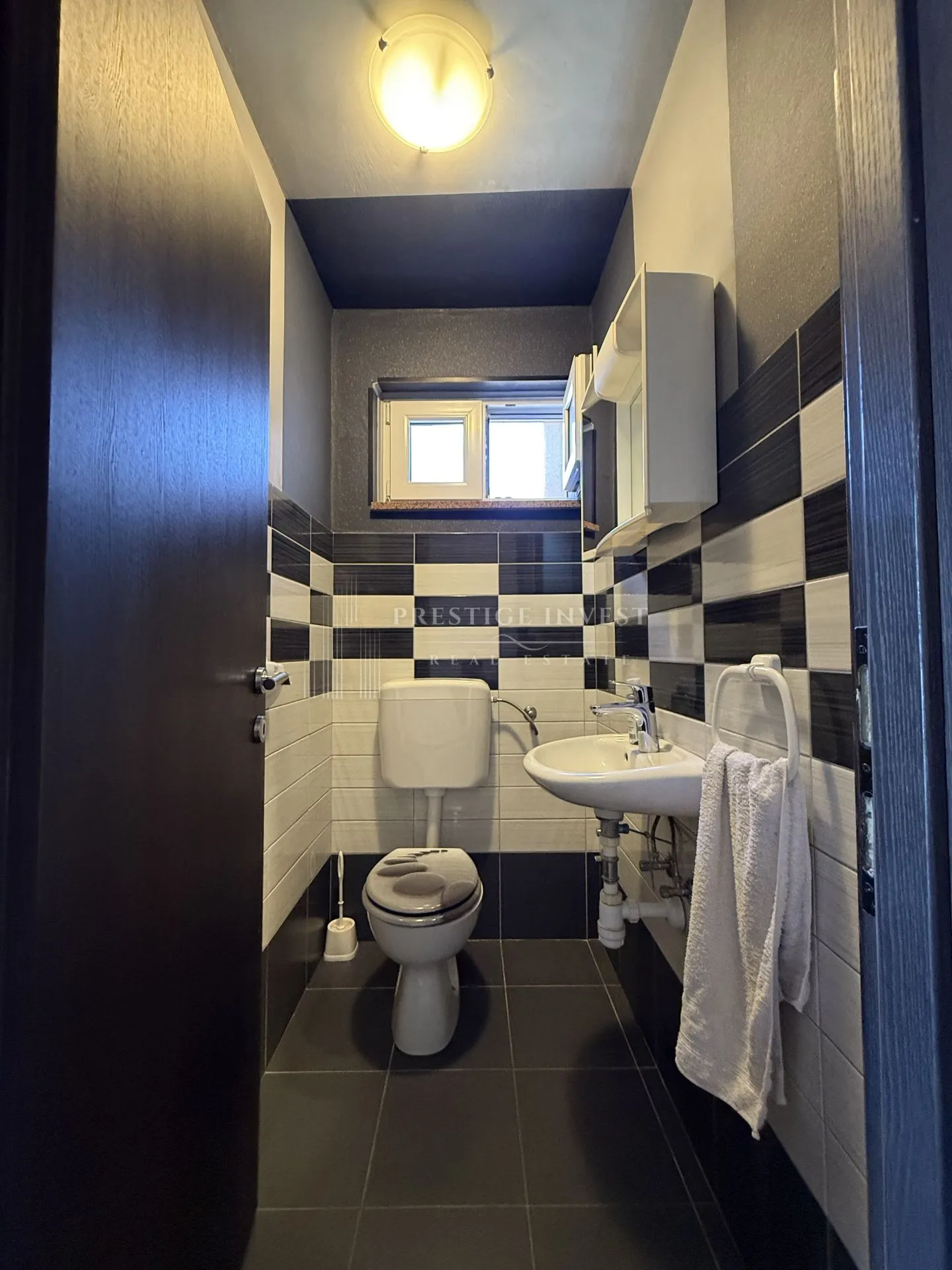prvi red uz more- trosoban penthouse s krovnom terasom - slika 47