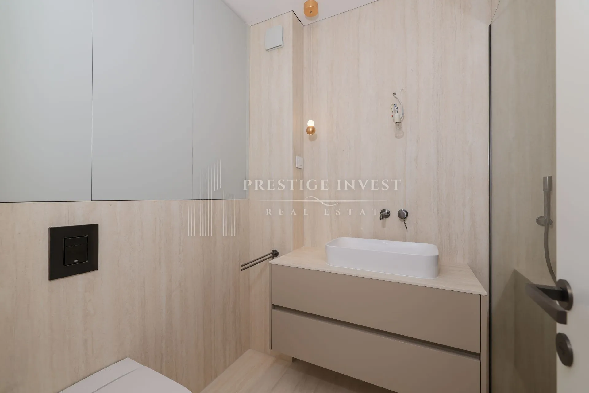 penthouse s privatnim liftom i krovnom terasom- prvi red - slika 24