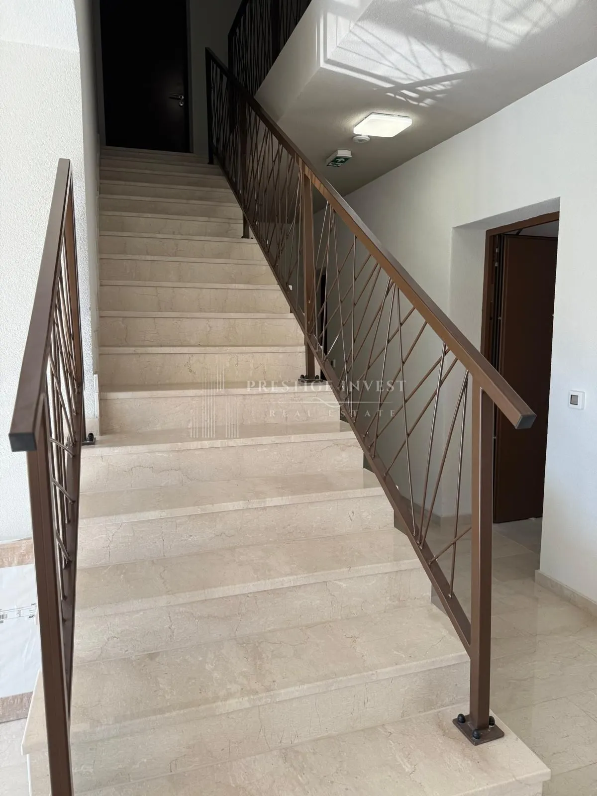 penthouse - s8- trosoban stan prvi red uz more - slika 24