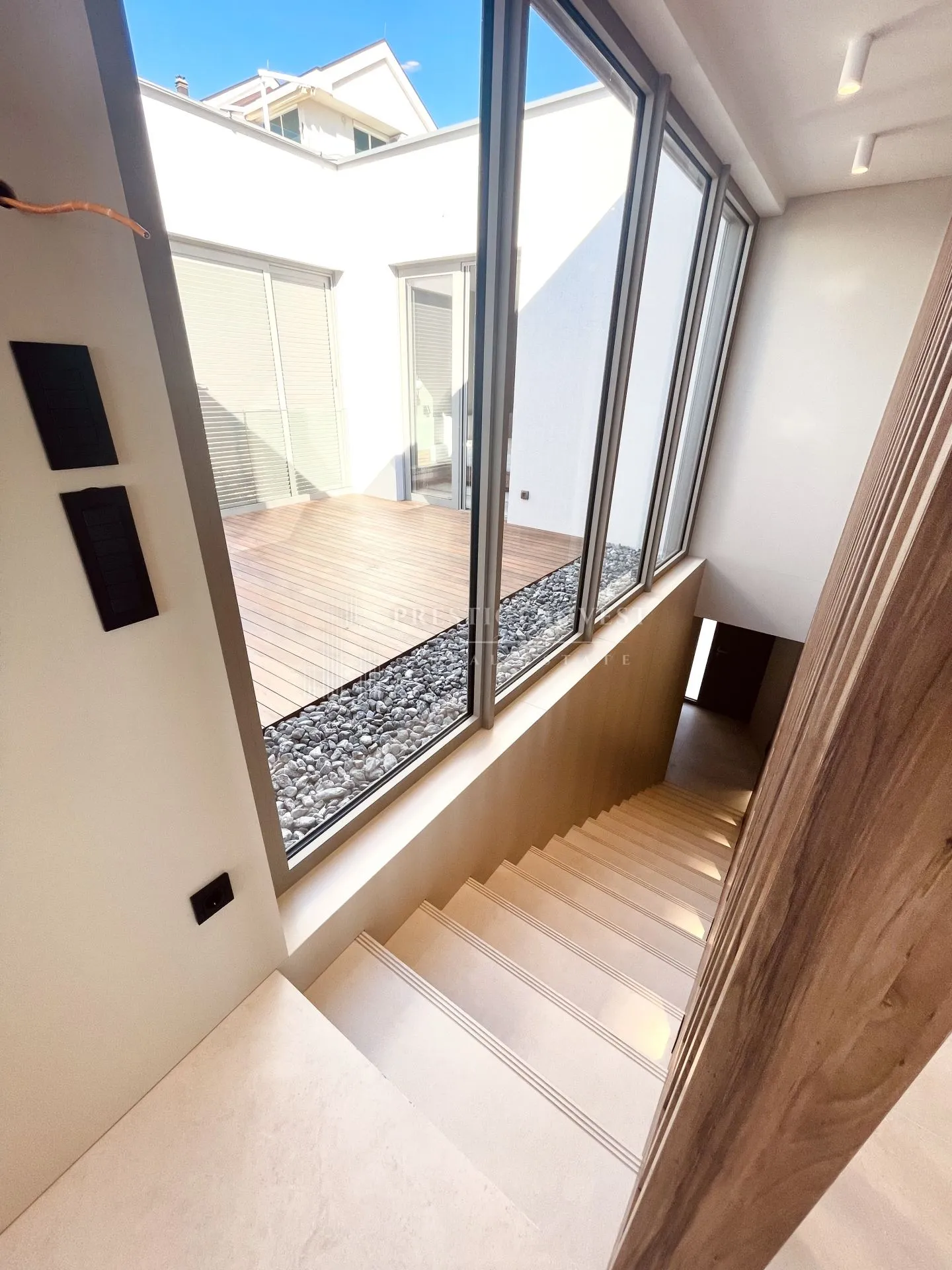 rogoznica- centar- luksuzan namješten penthouse - slika 32