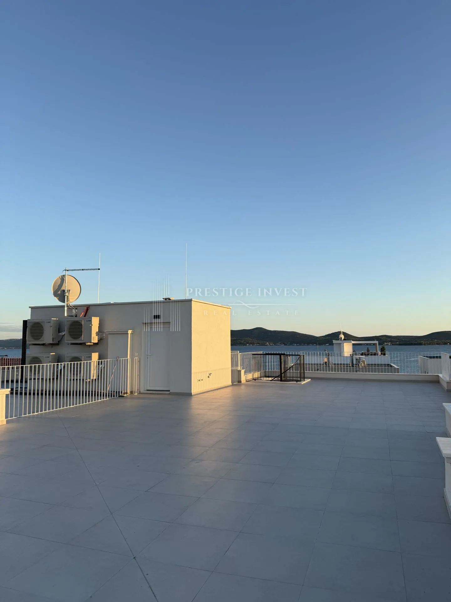 SUKOŠAN- S5 Luksuzan penthouse s pogledom na more