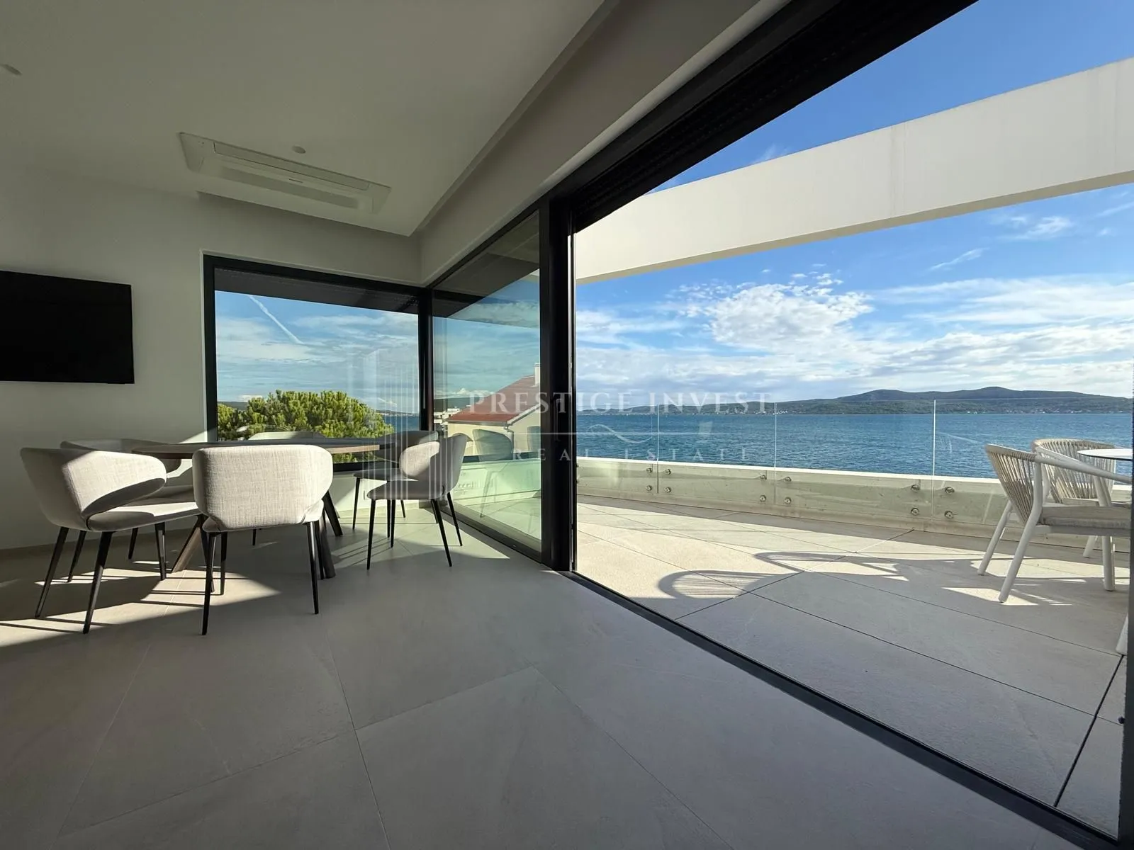 LUKSUZAN PENTHOUSE S GARAŽOM- 1. red uz more - Sukošan
