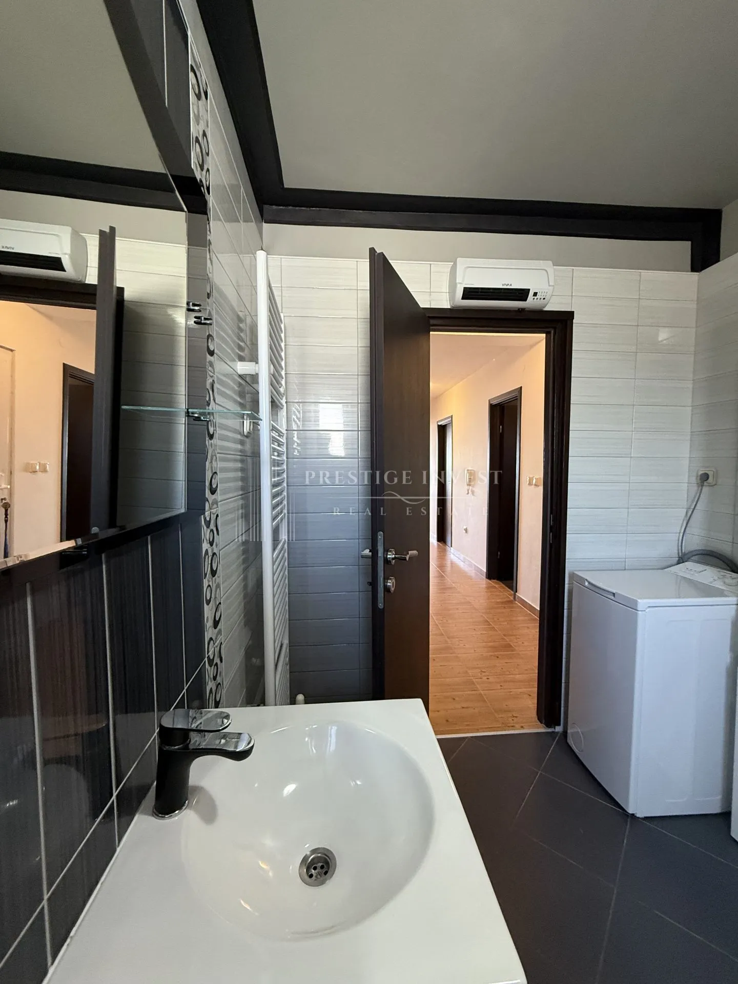prvi red uz more- trosoban penthouse s krovnom terasom - slika 56