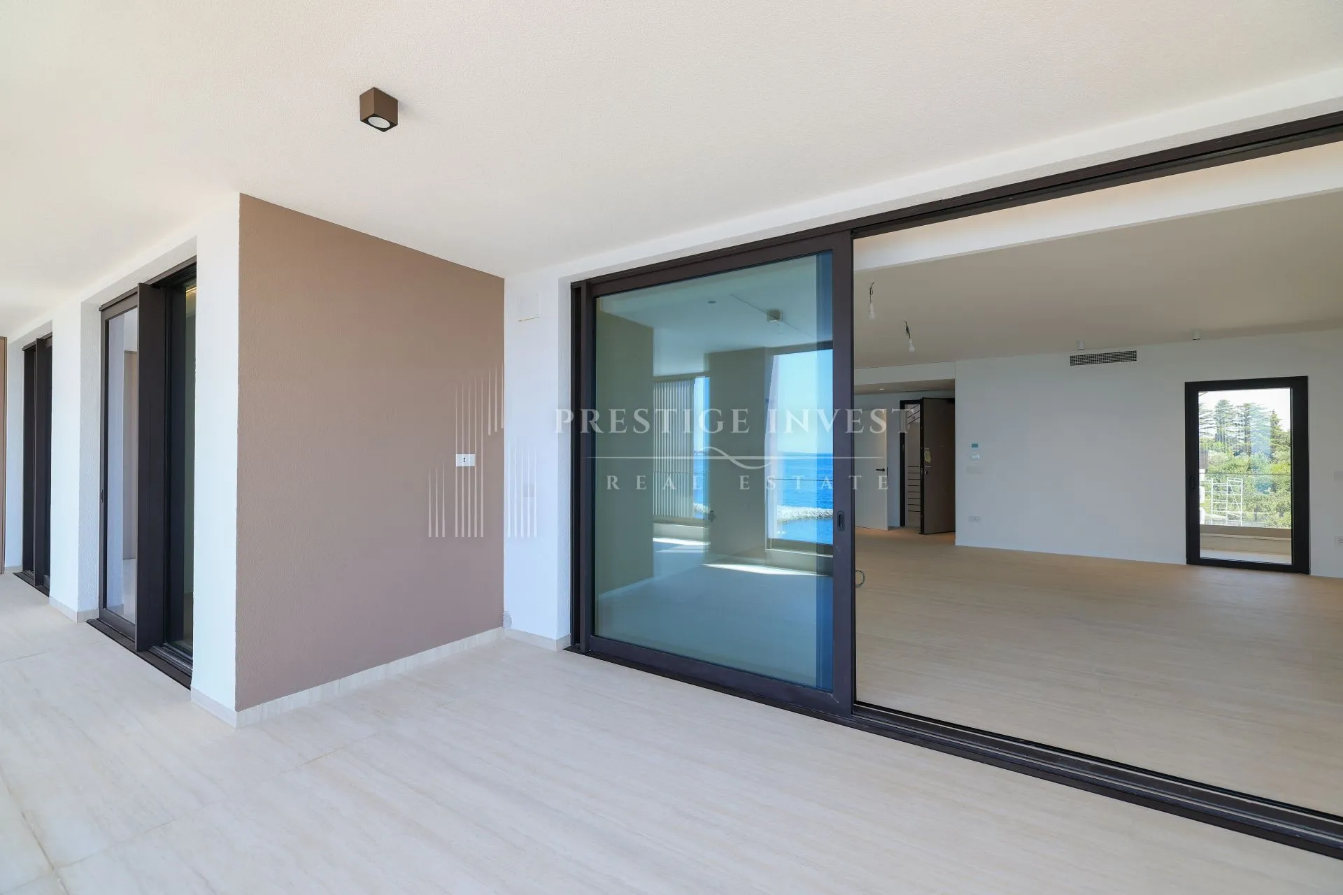 penthouse s privatnim liftom i krovnom terasom- prvi red - slika 15