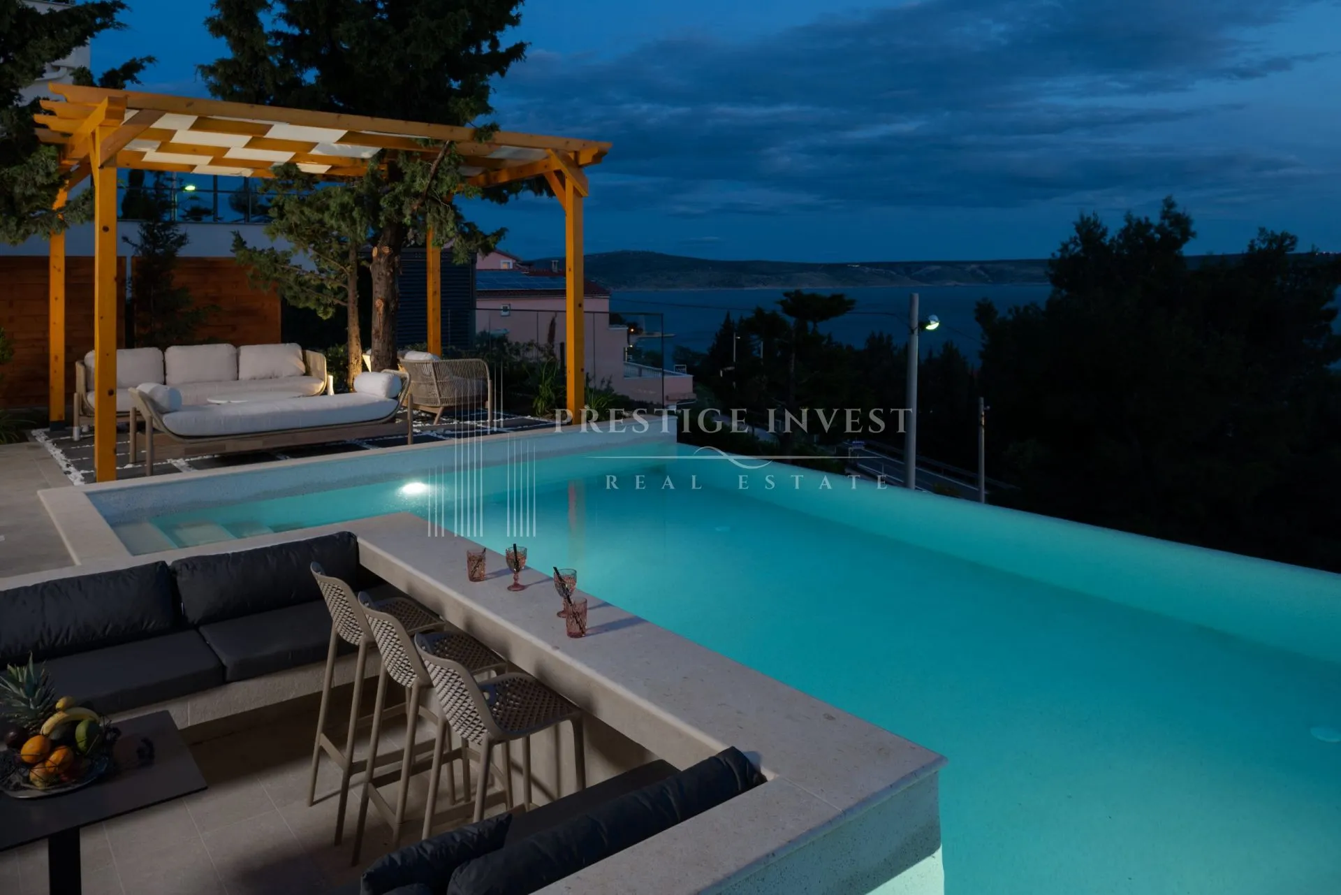 luksuzna vila s infinity bazenom- neometan pogled - slika 6