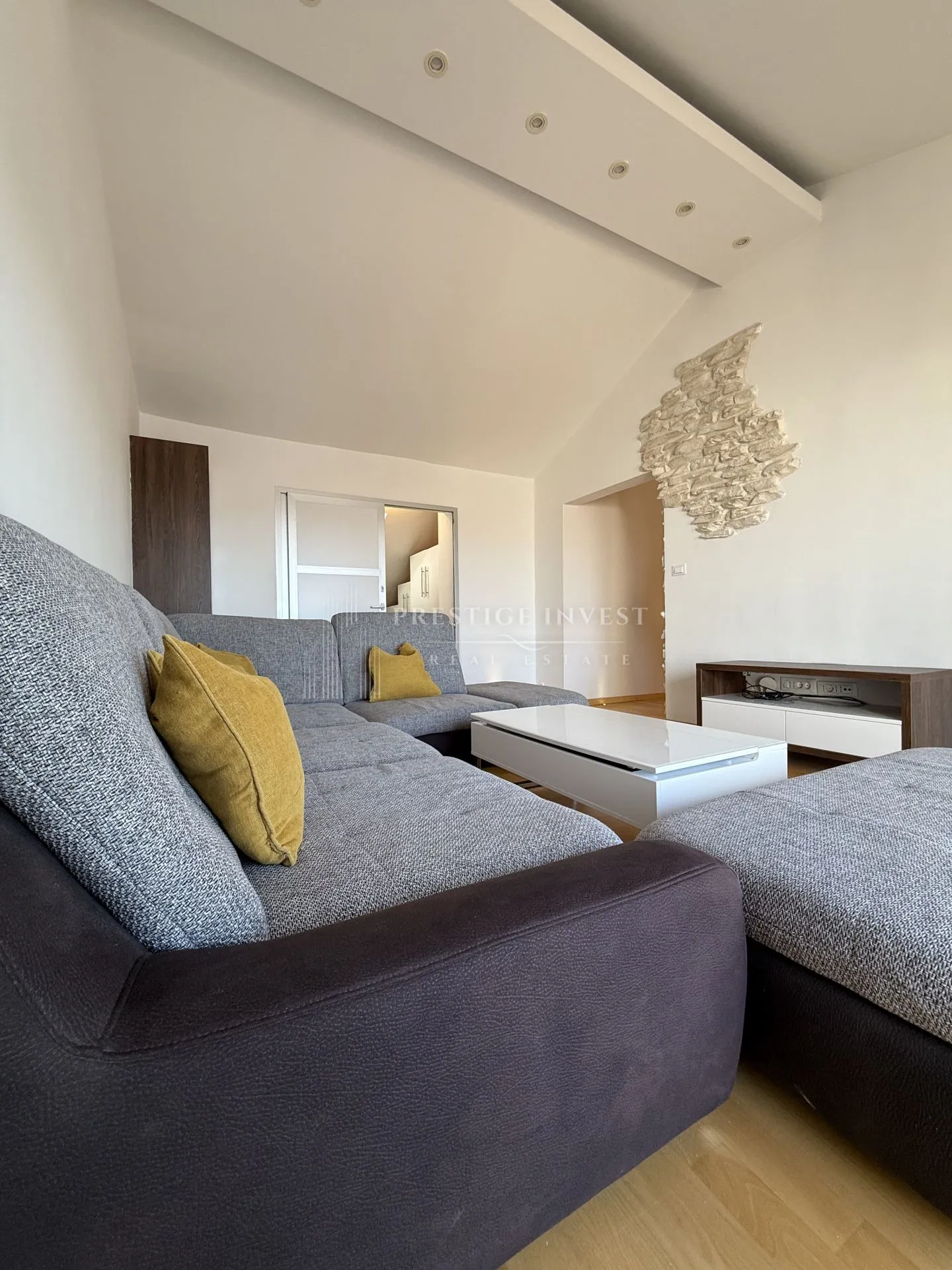 zadar- trosoban stan s garažom- 90m2 - slika 31