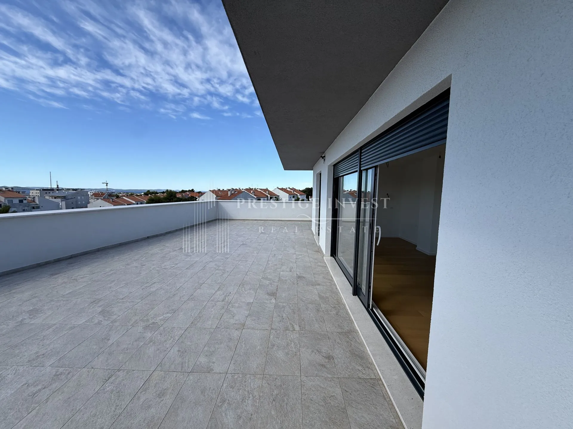 zadar-namješten trosoban penthouse s garažom - slika 8