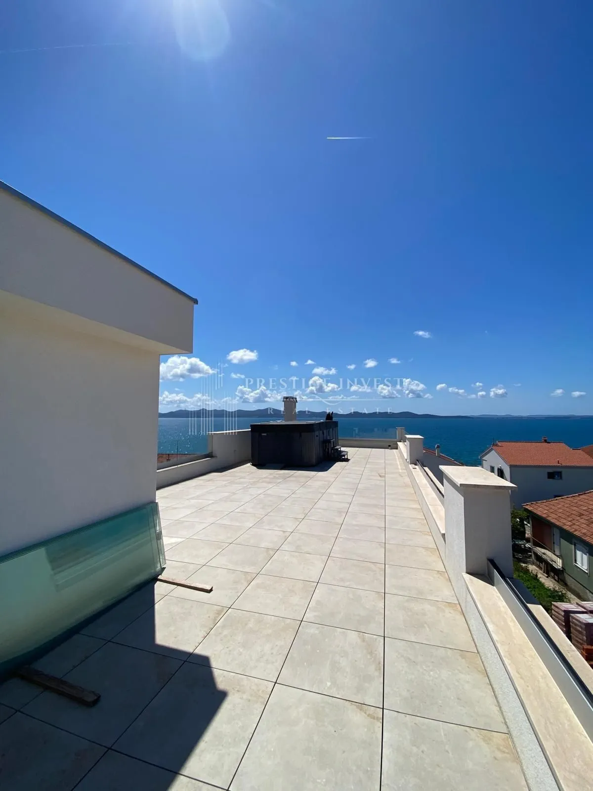 diklo- trosoban penthouse s krovnom terasom i pogledom na more - slika 3