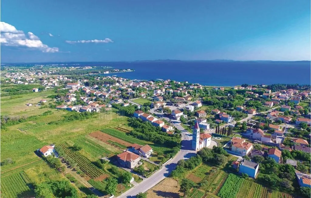 PRIVLAKA -Građevinsko zemljište pravilnog oblika- Idealno za investiciju