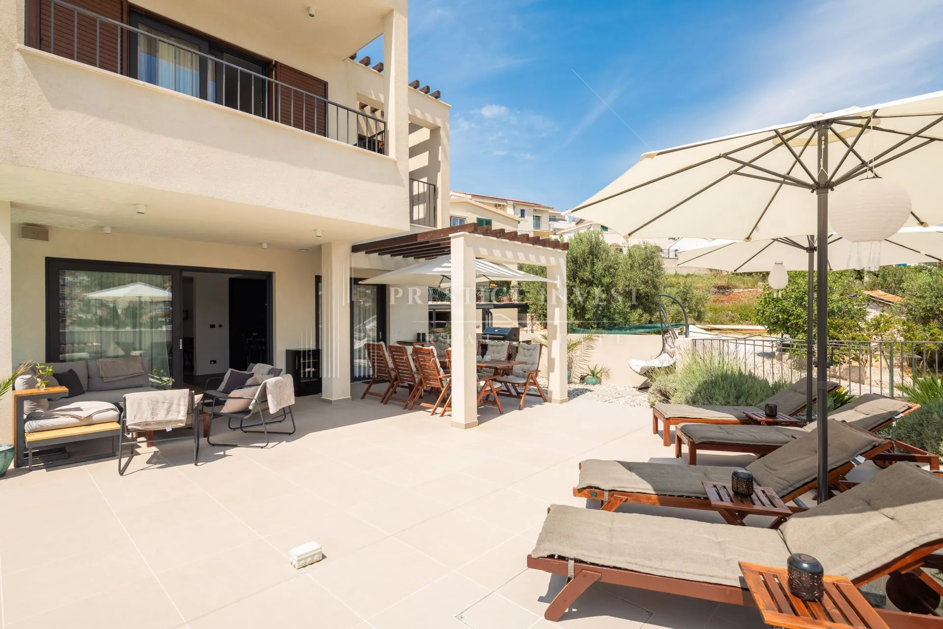 luksuzna vila 2. red uz pješćanu plažu - slika 9