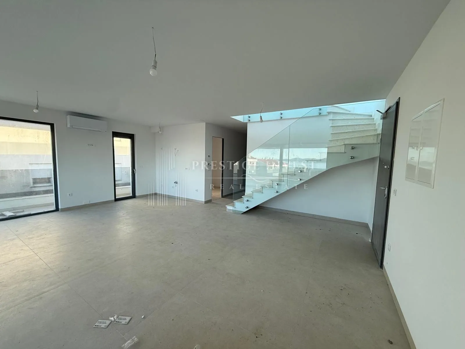 borik- trosoban stan s4 1.kat- pogled na more- garaža - slika 33