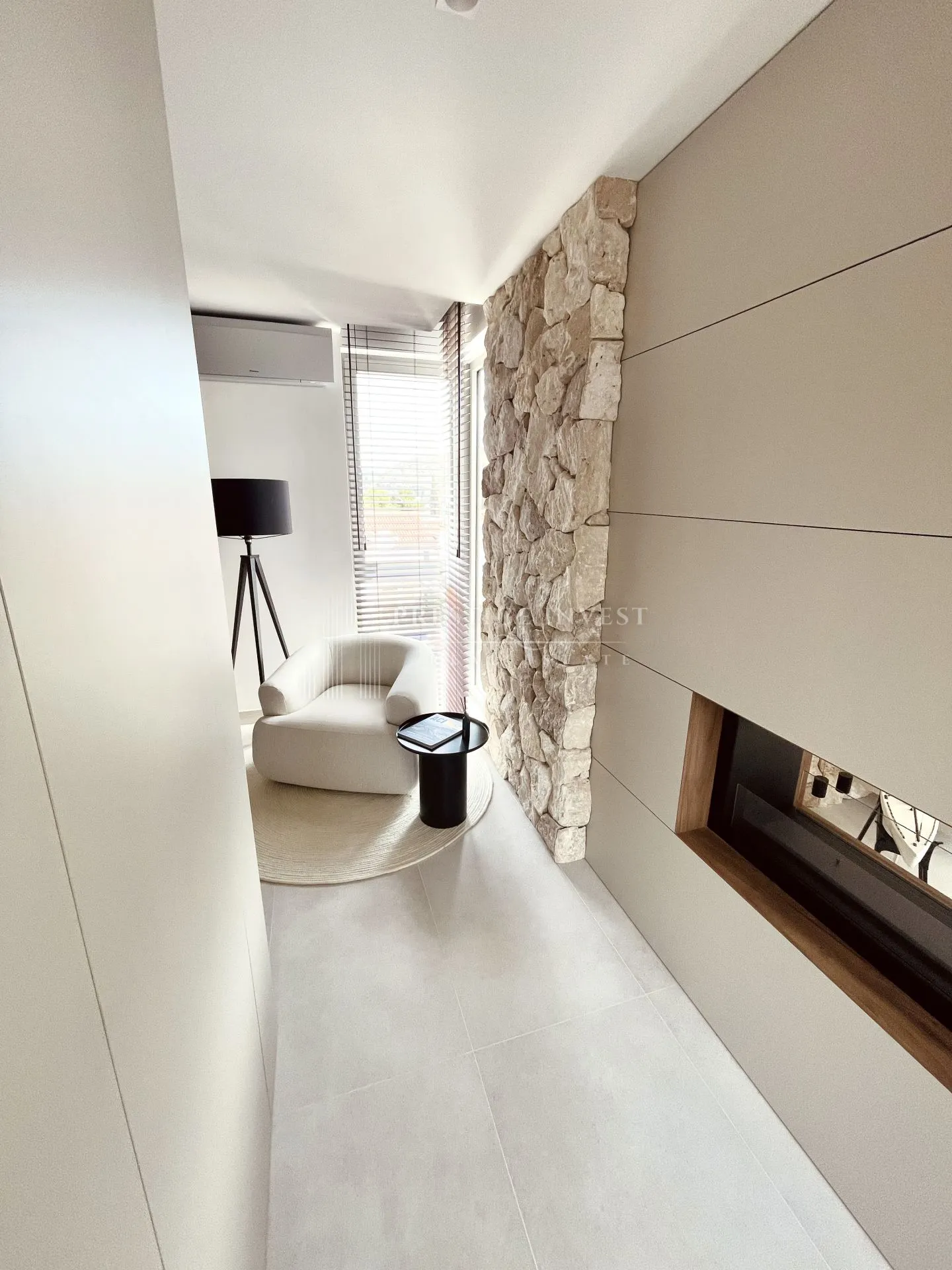 rogoznica- centar- luksuzan namješten penthouse - slika 49