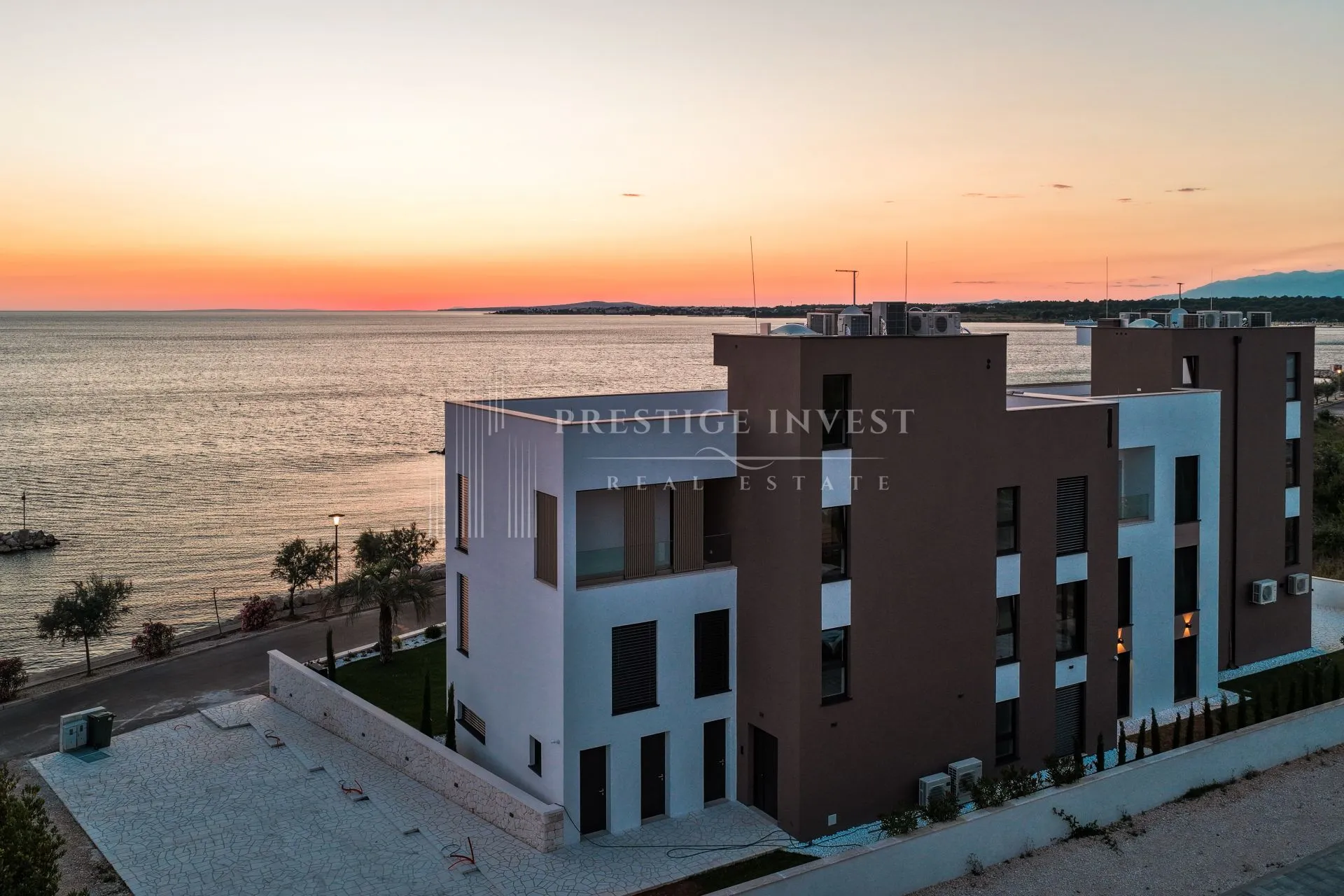 penthouse s privatnim liftom i krovnom terasom- prvi red - slika 3