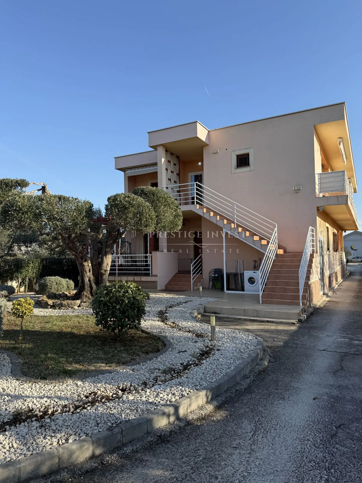 sukošan- apartmanska kuća -1900m2- 150m od plaže - slika 7