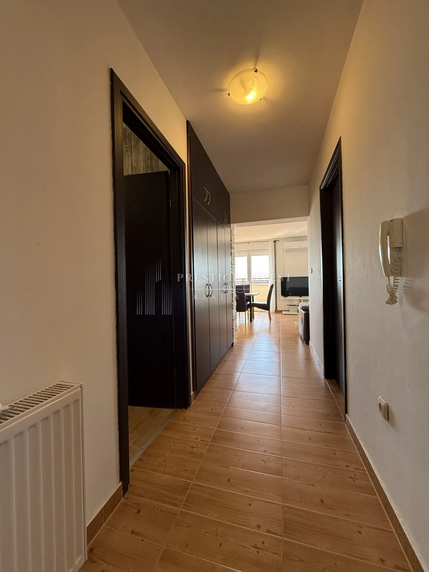 prvi red uz more- trosoban penthouse s krovnom terasom - slika 48