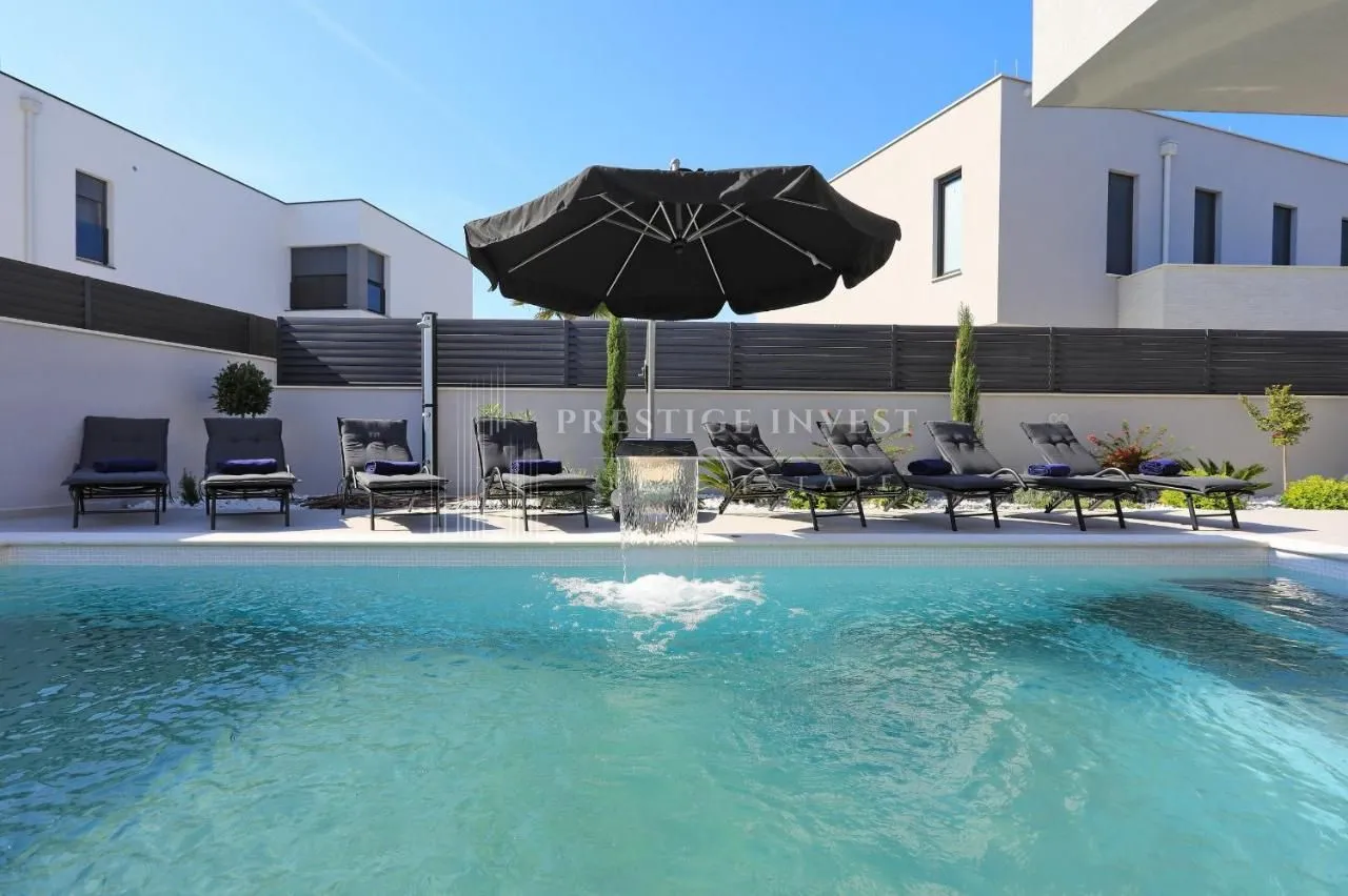 zadar-zaton- vila s bazenom u blizini mora - slika 9