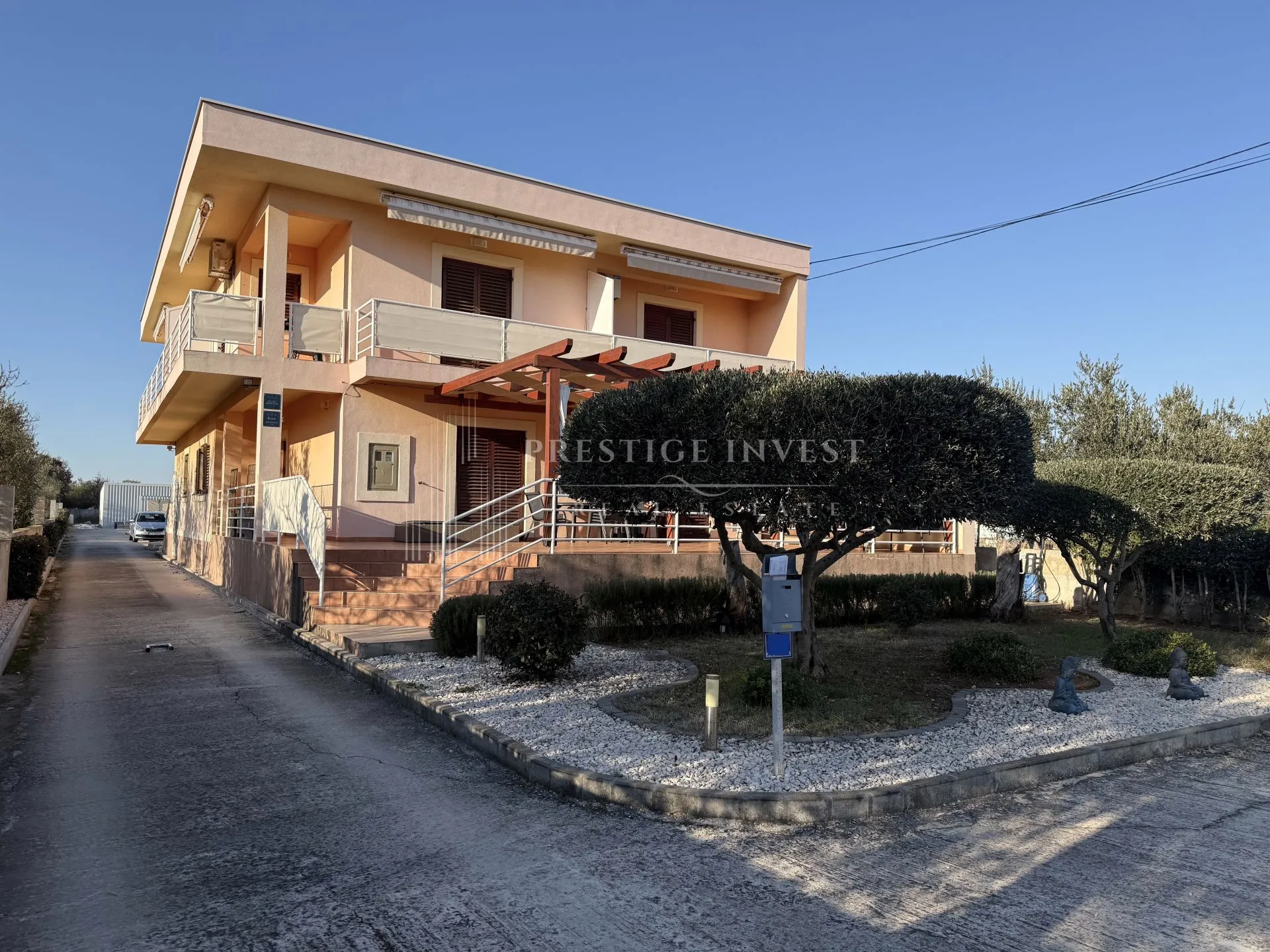sukošan- apartmanska kuća -1900m2- 150m od plaže - slika 33