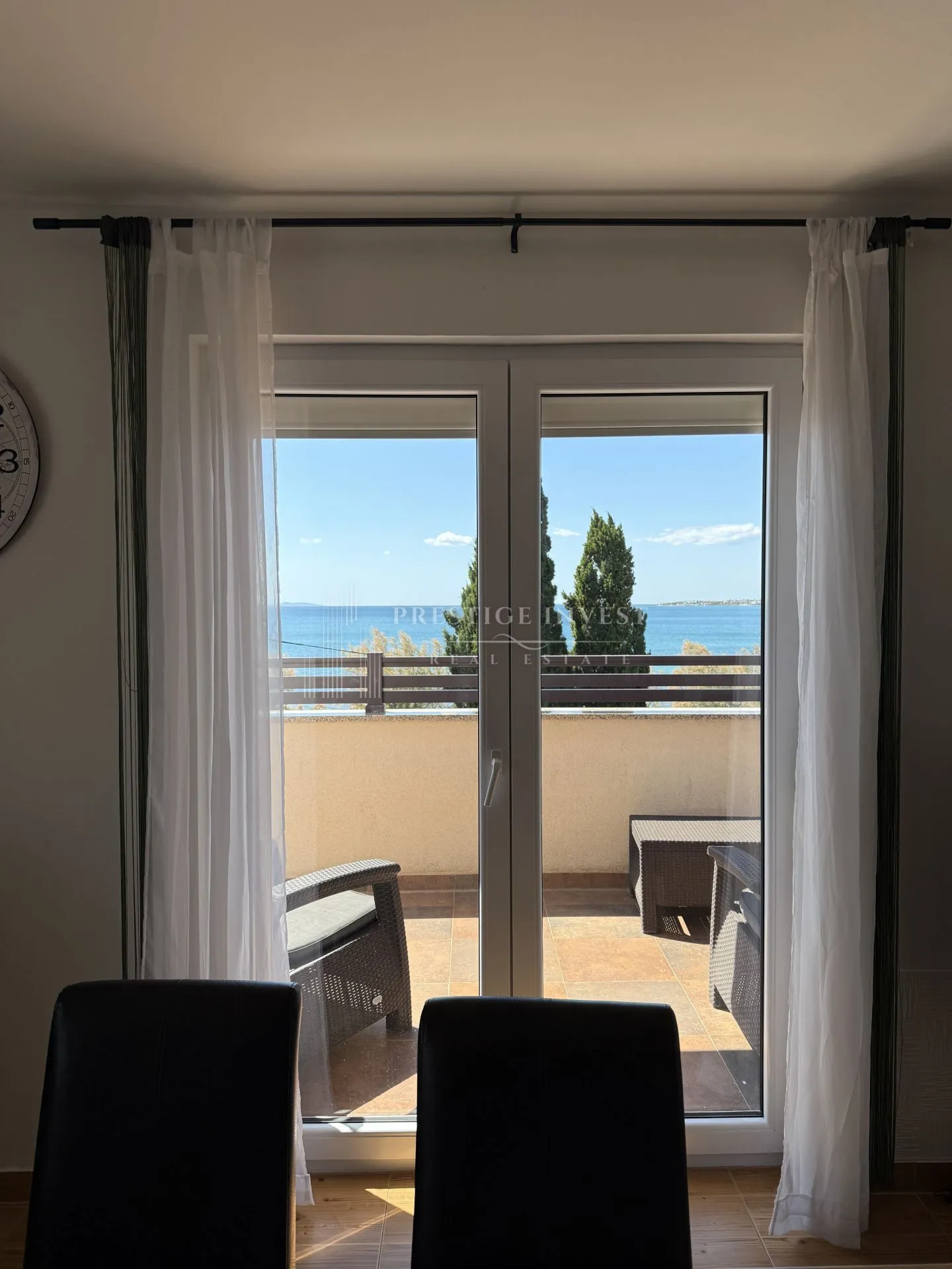 prvi red uz more- trosoban penthouse s krovnom terasom - slika 64