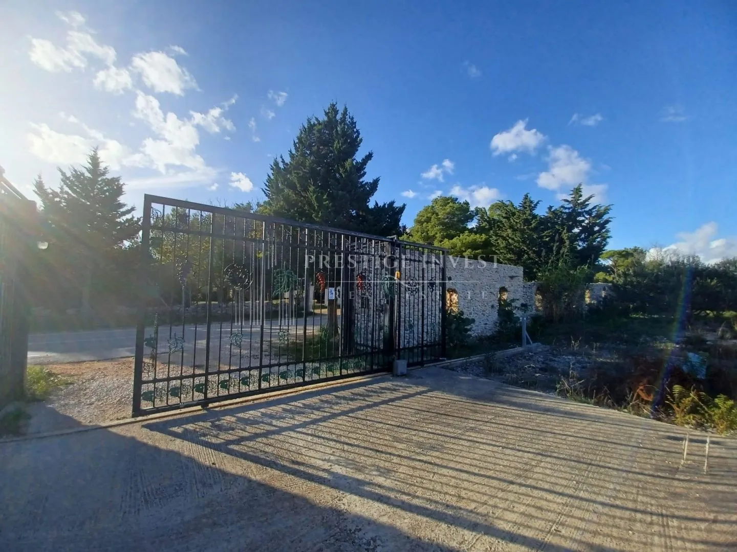 kamena kuća u privatnom kompleksu s građevinskim zemljištem od 10 000m2 - slika 11