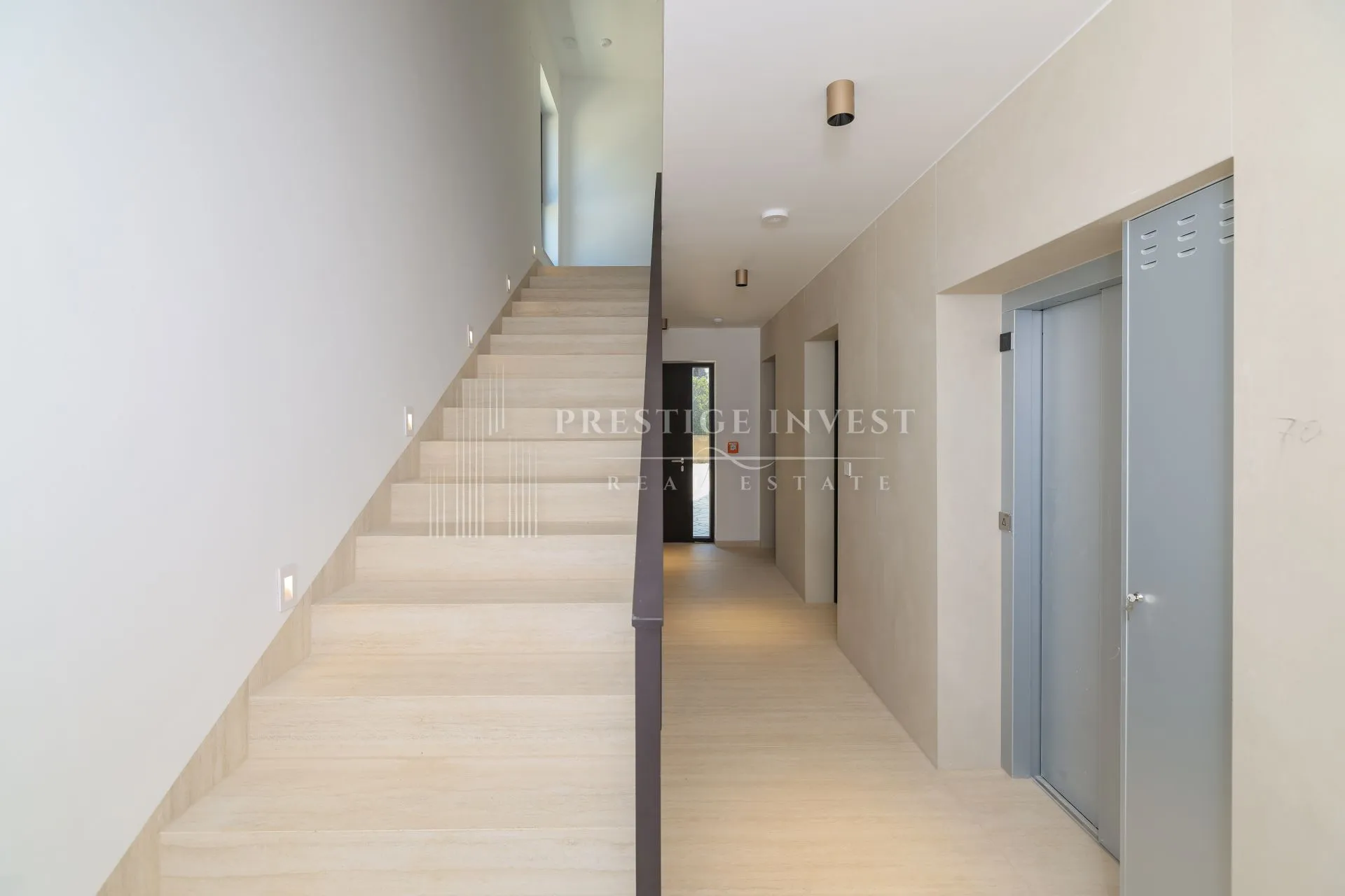 penthouse s privatnim liftom i krovnom terasom- prvi red - slika 48