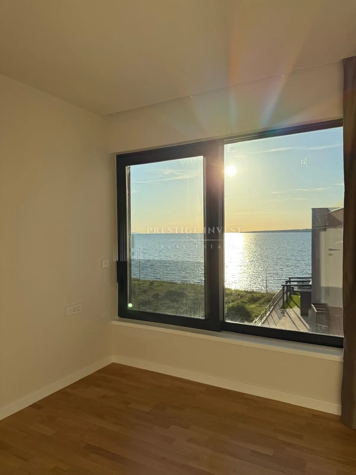 penthouse - s8- trosoban stan prvi red uz more - slika 27