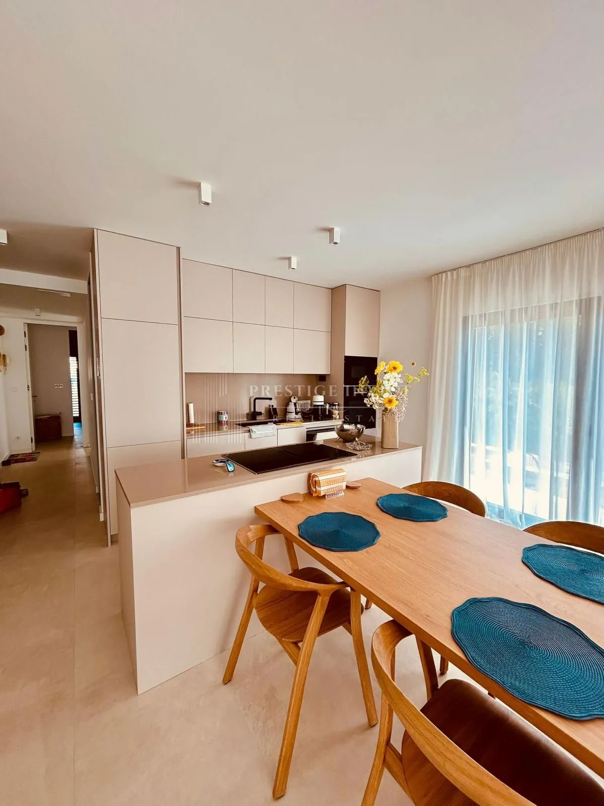 luksuzni apartman anne – prvi red do mora - trogir - slika 3