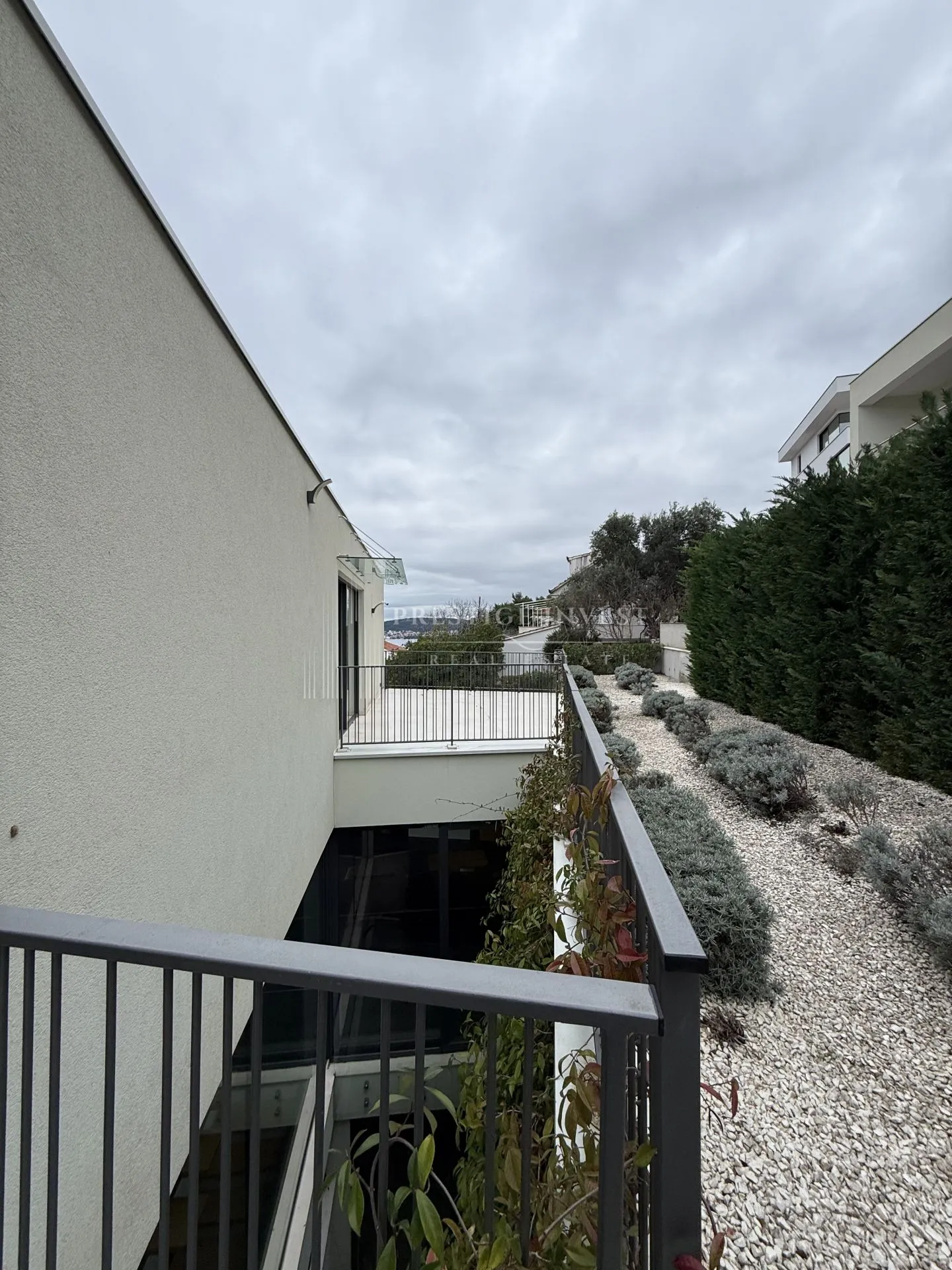 ekskluzivna vila drugi red od mora s prekrasnim pogledom - slika 36